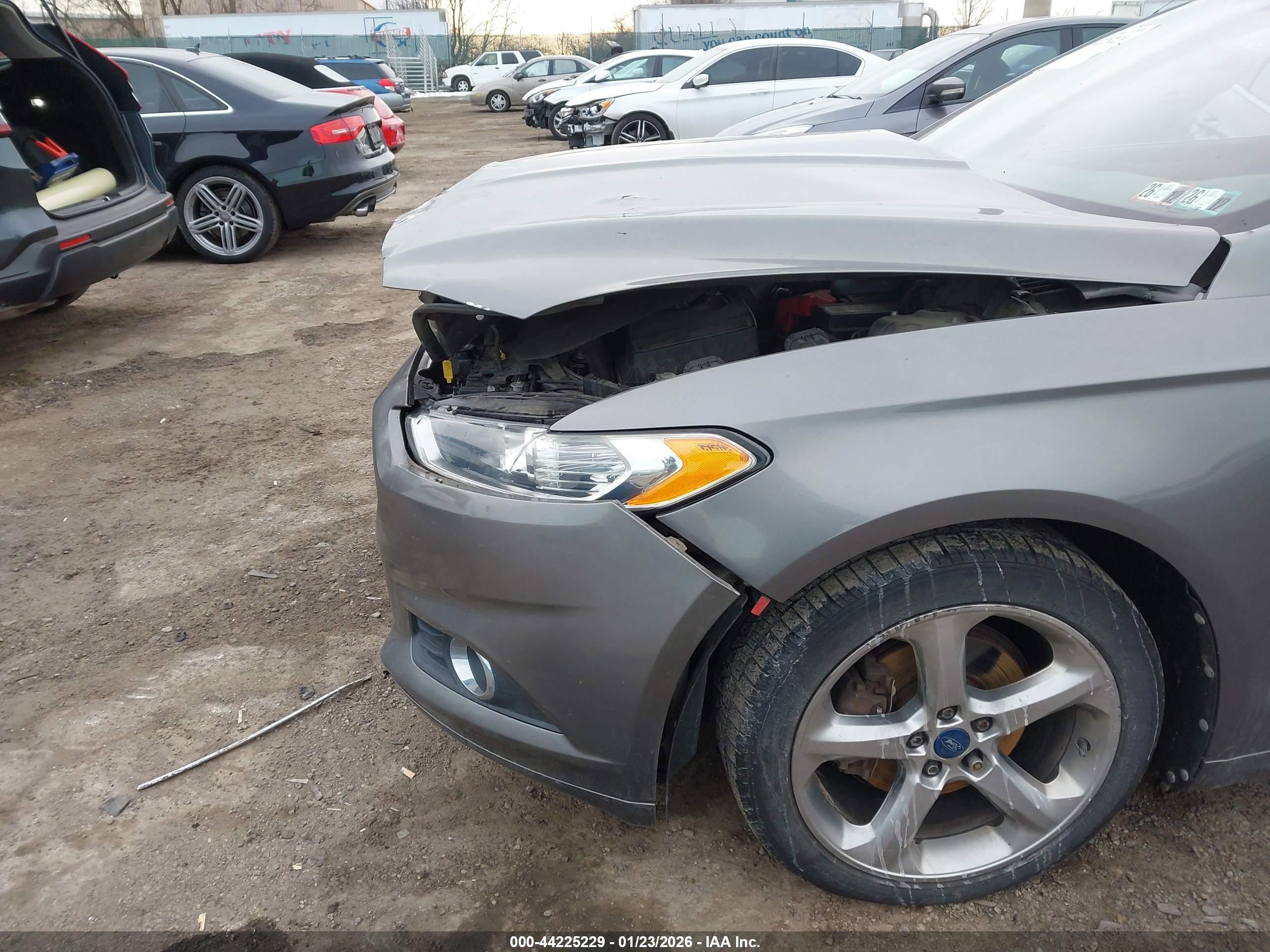 FORD FUSION image 6