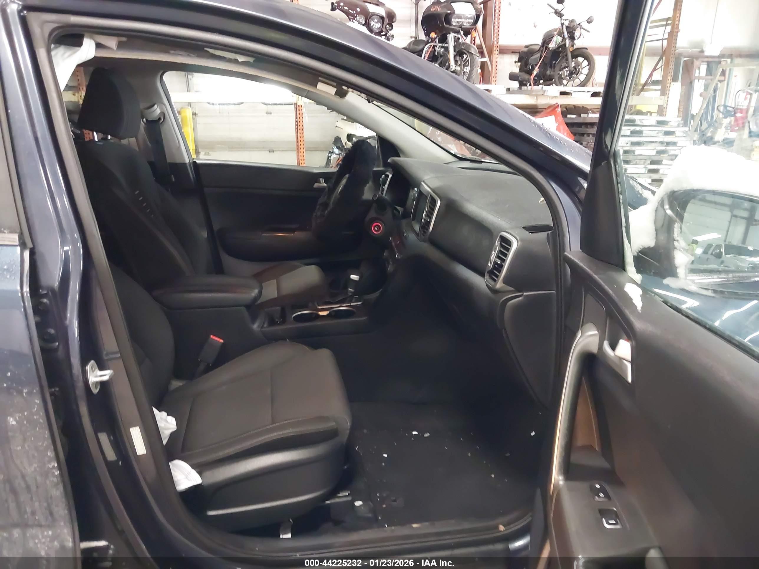 KIA SPORTAGE image 5
