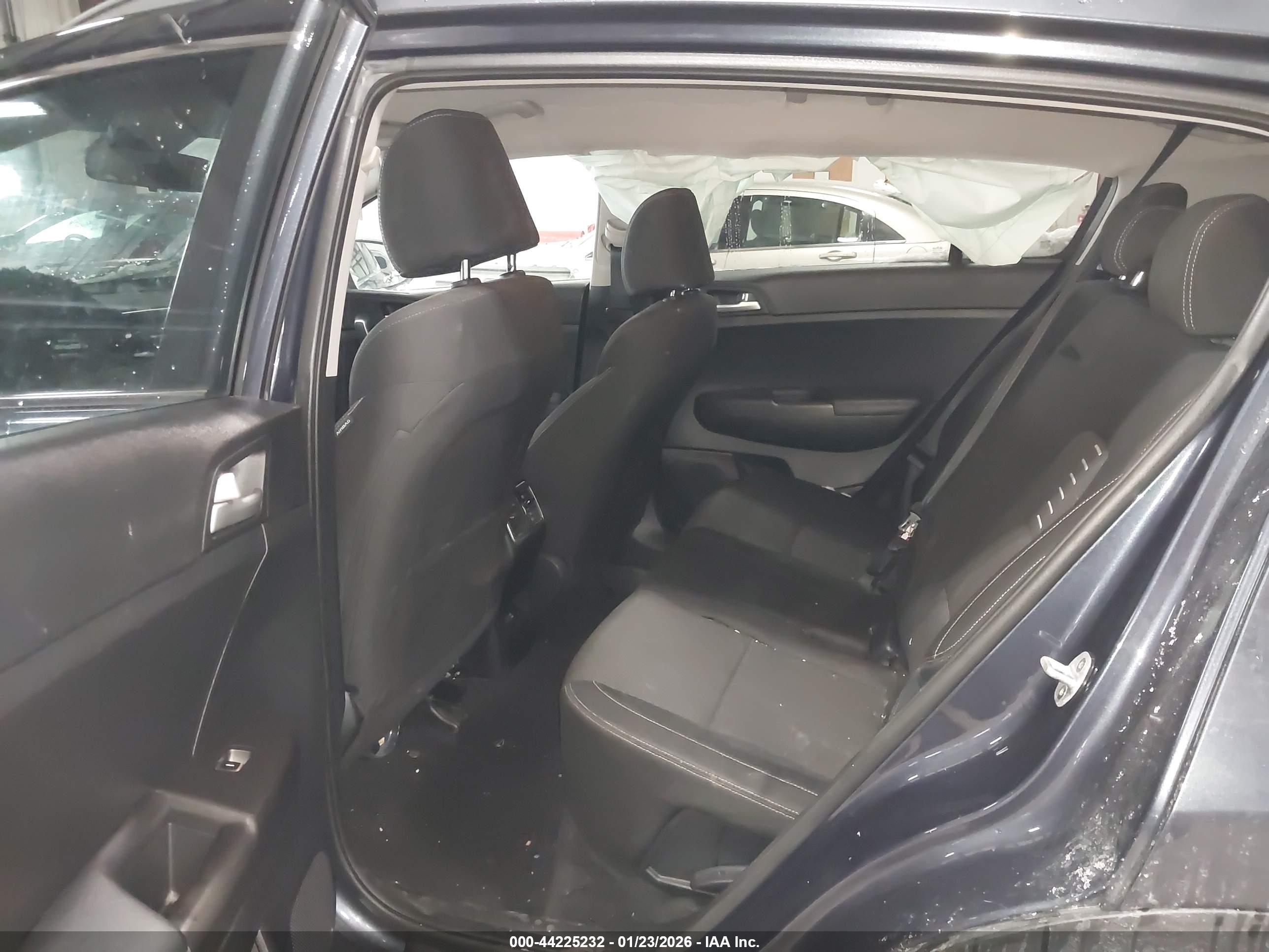KIA SPORTAGE image 8