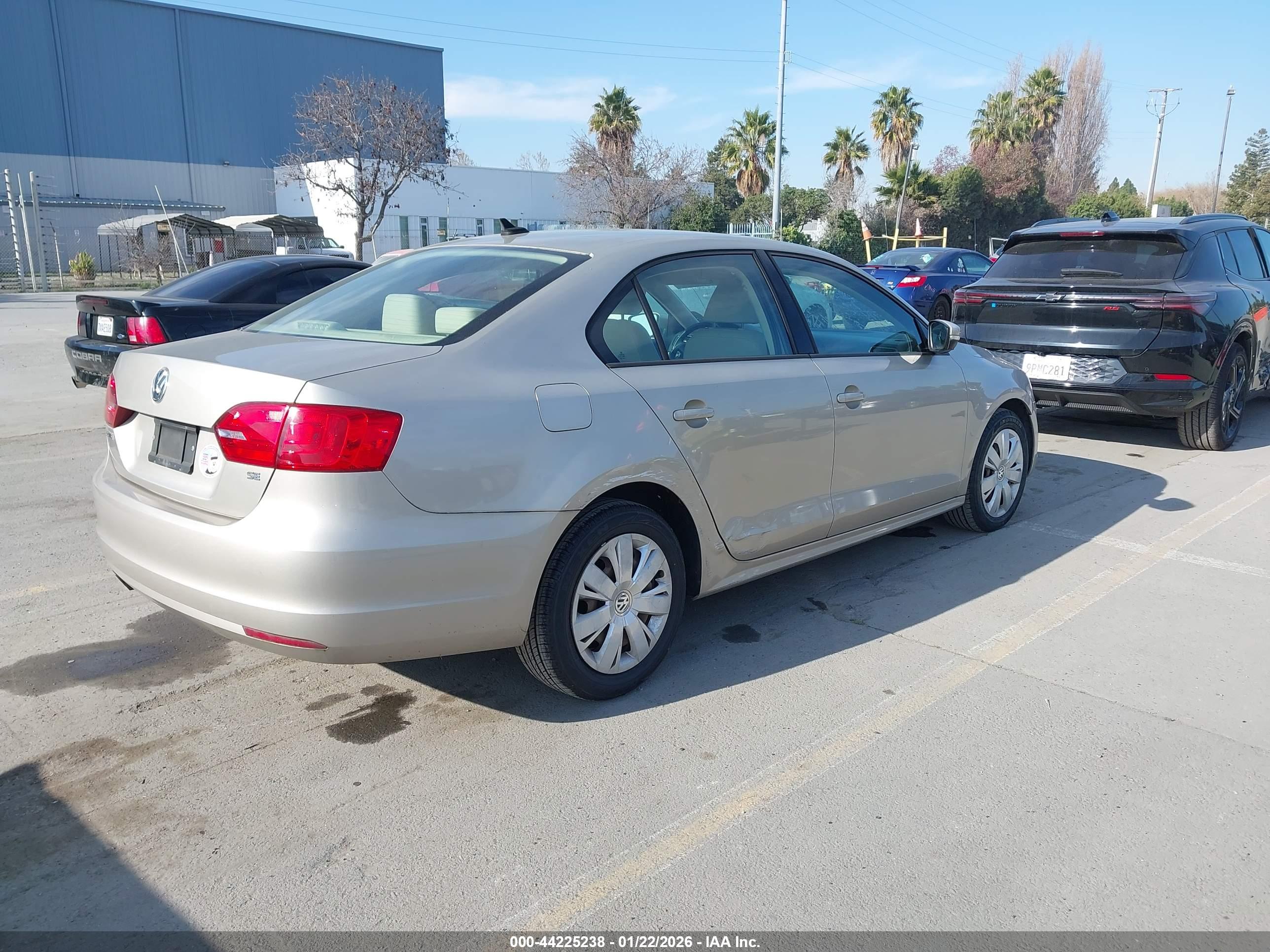 VOLKSWAGEN JETTA image 4