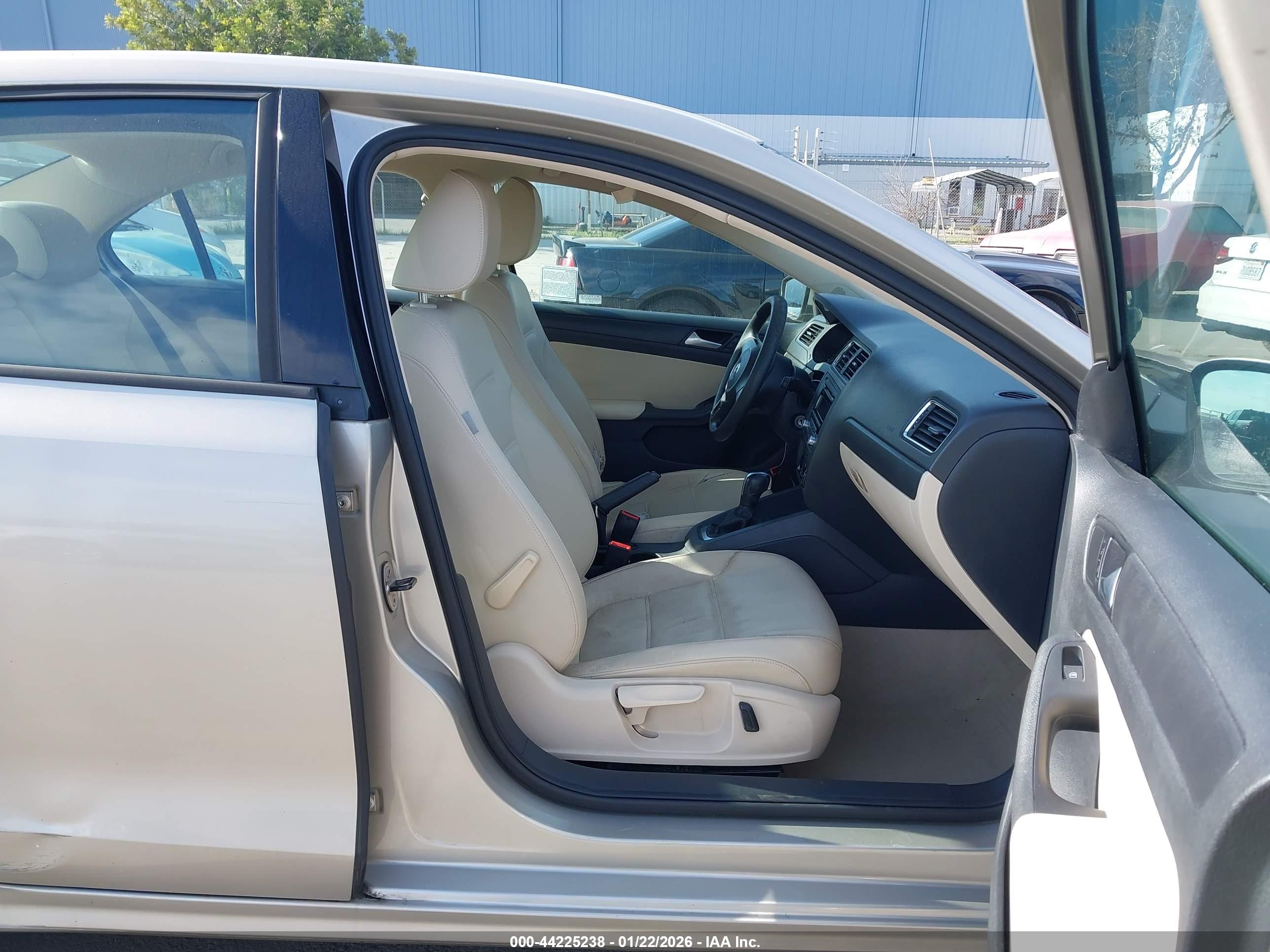 VOLKSWAGEN JETTA image 5