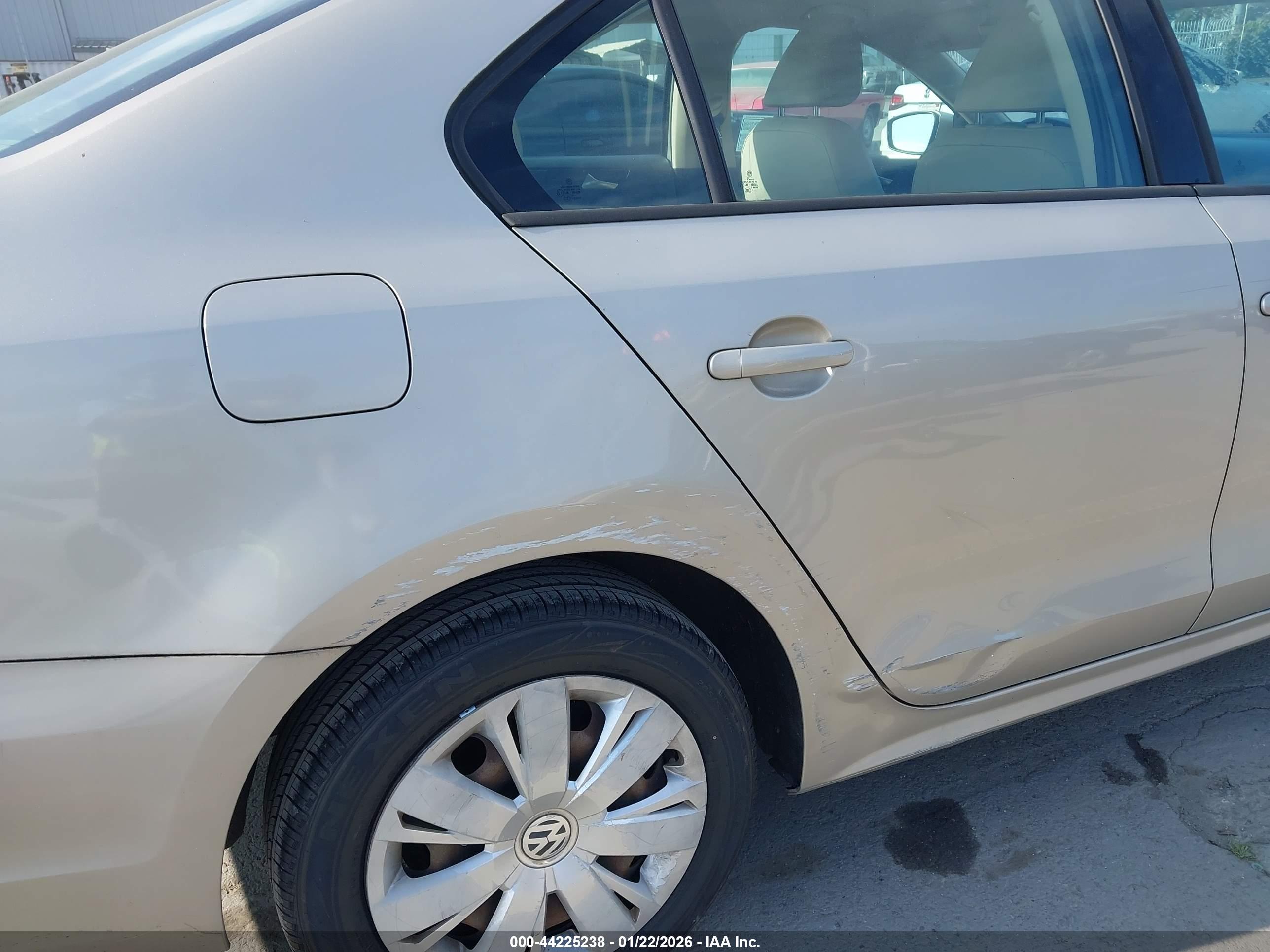 VOLKSWAGEN JETTA image 6