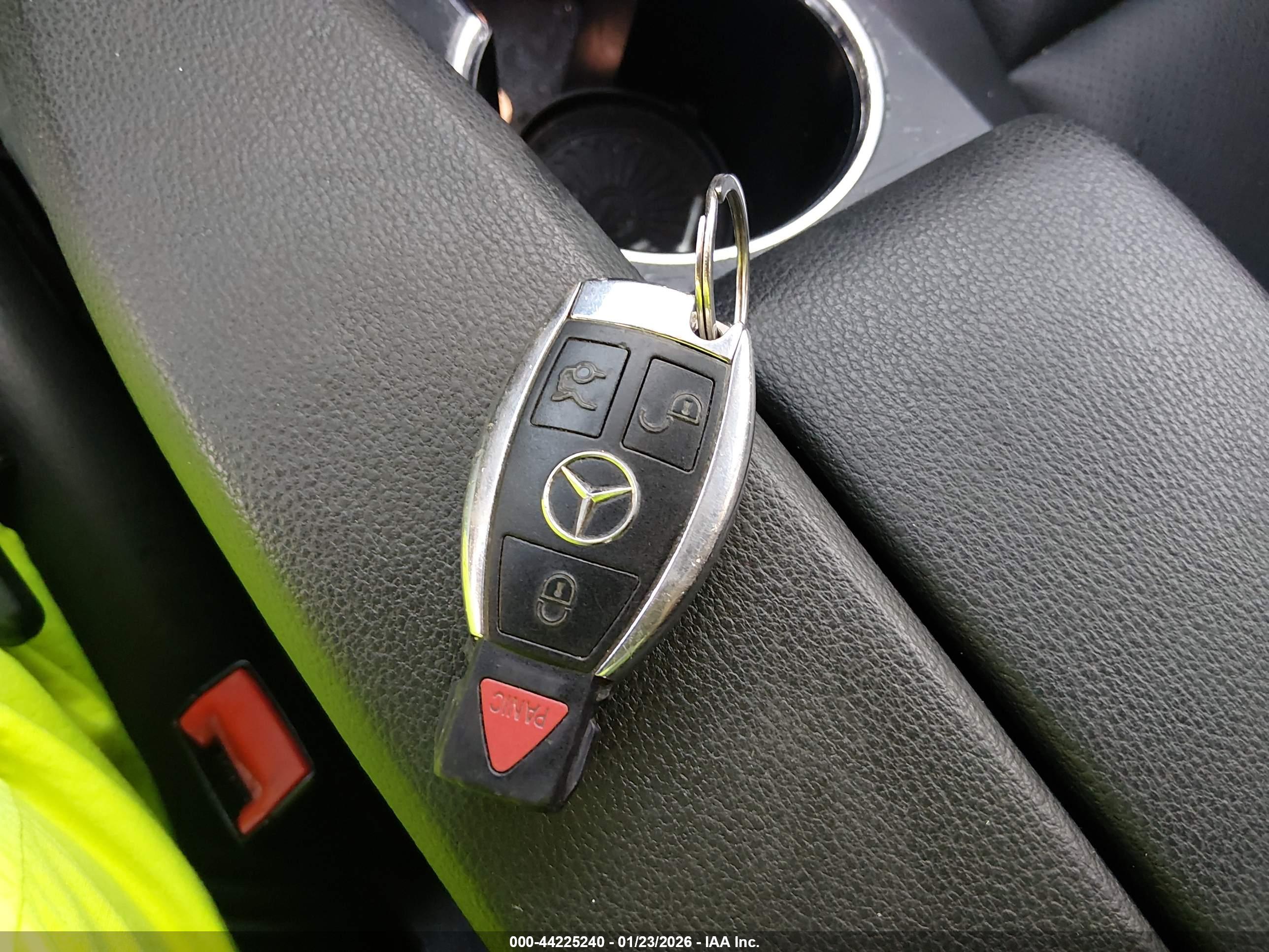 MERCEDES-BENZ GLK image 11