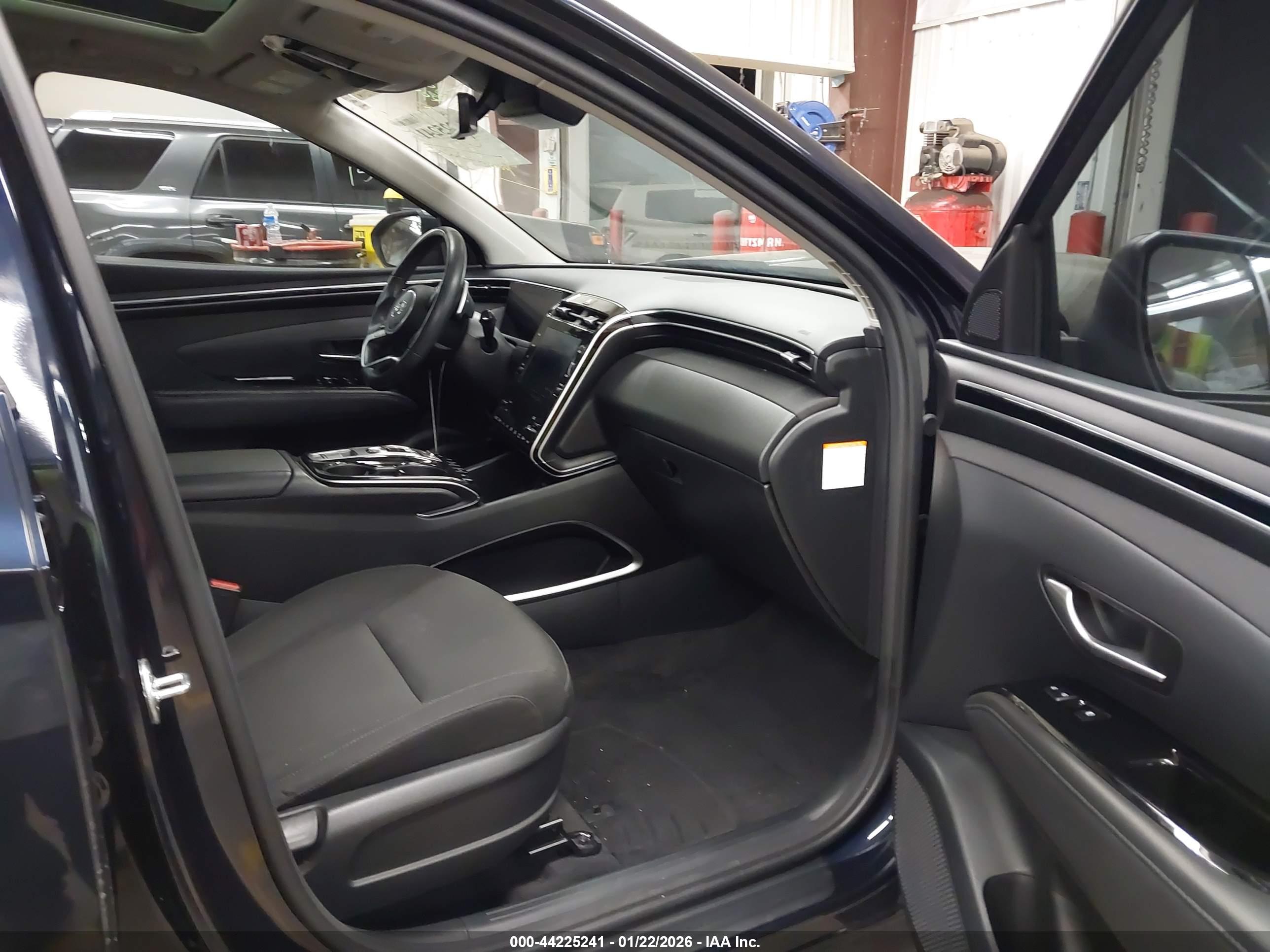 HYUNDAI TUCSON image 5