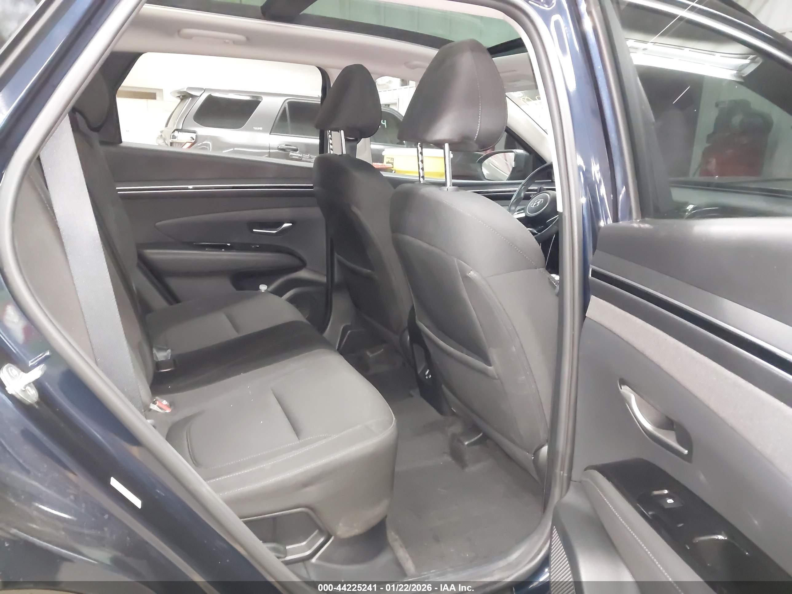 HYUNDAI TUCSON image 8