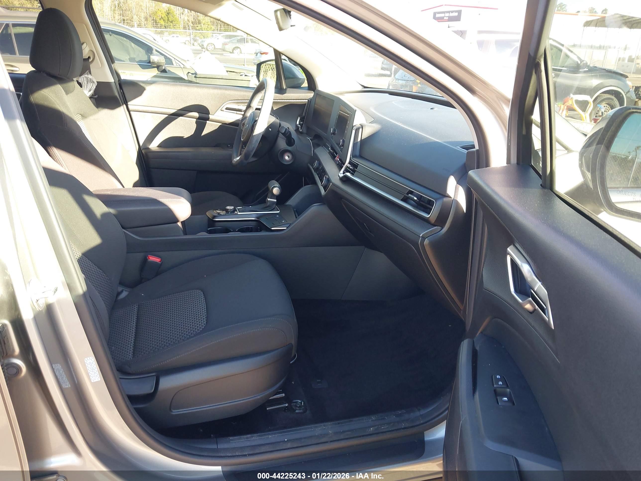 KIA SPORTAGE image 5