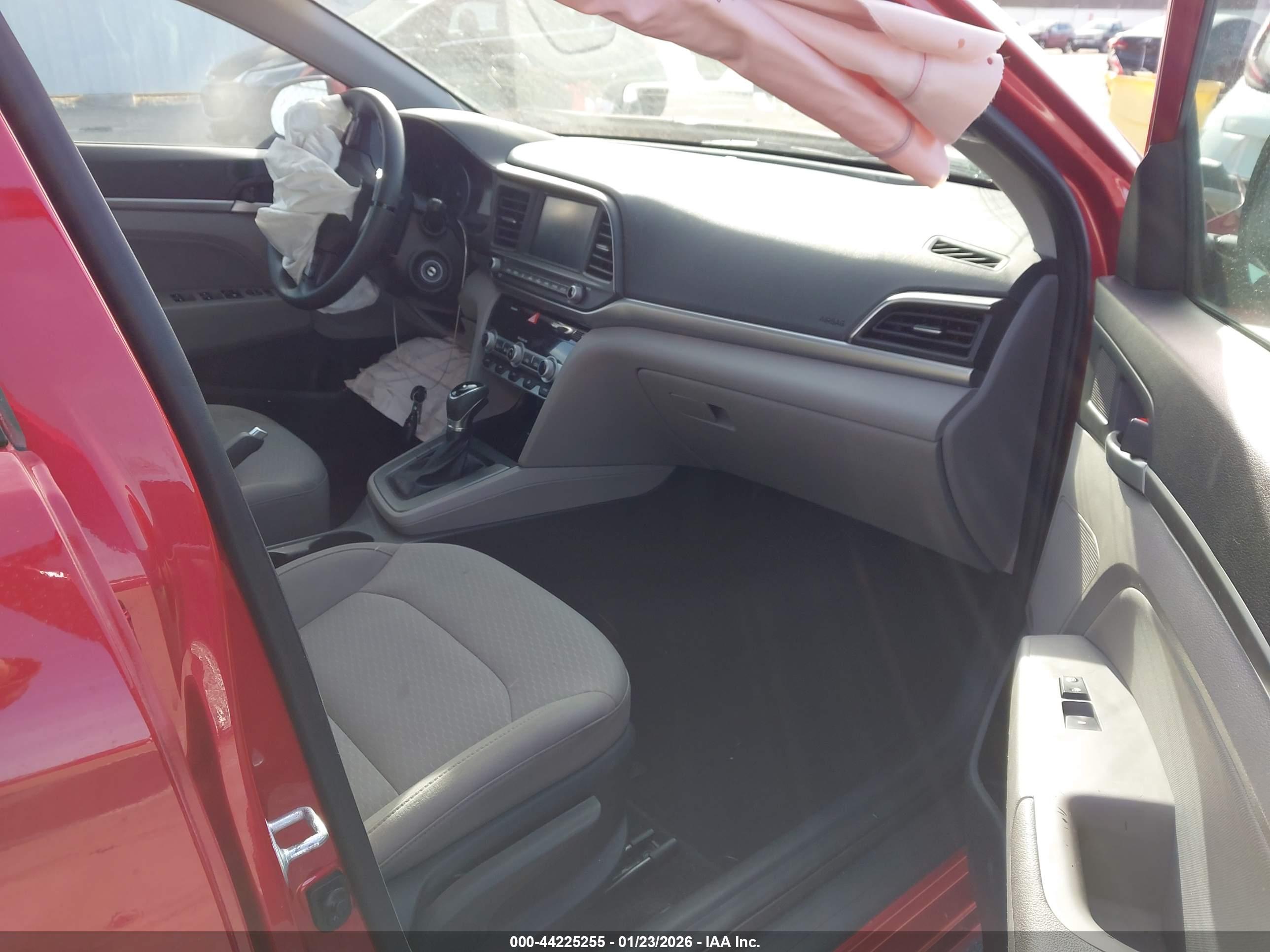 HYUNDAI ELANTRA image 5