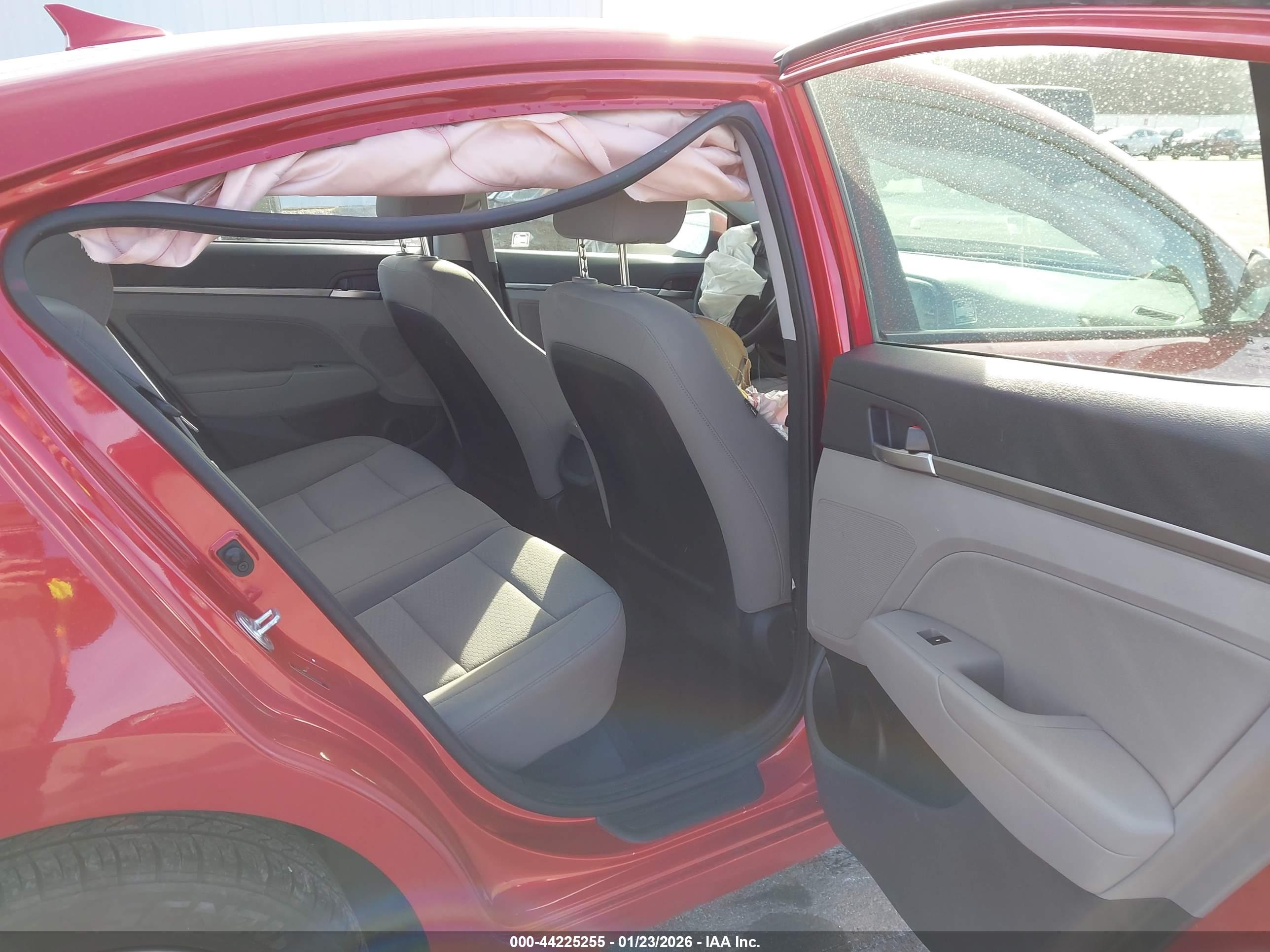 HYUNDAI ELANTRA image 8