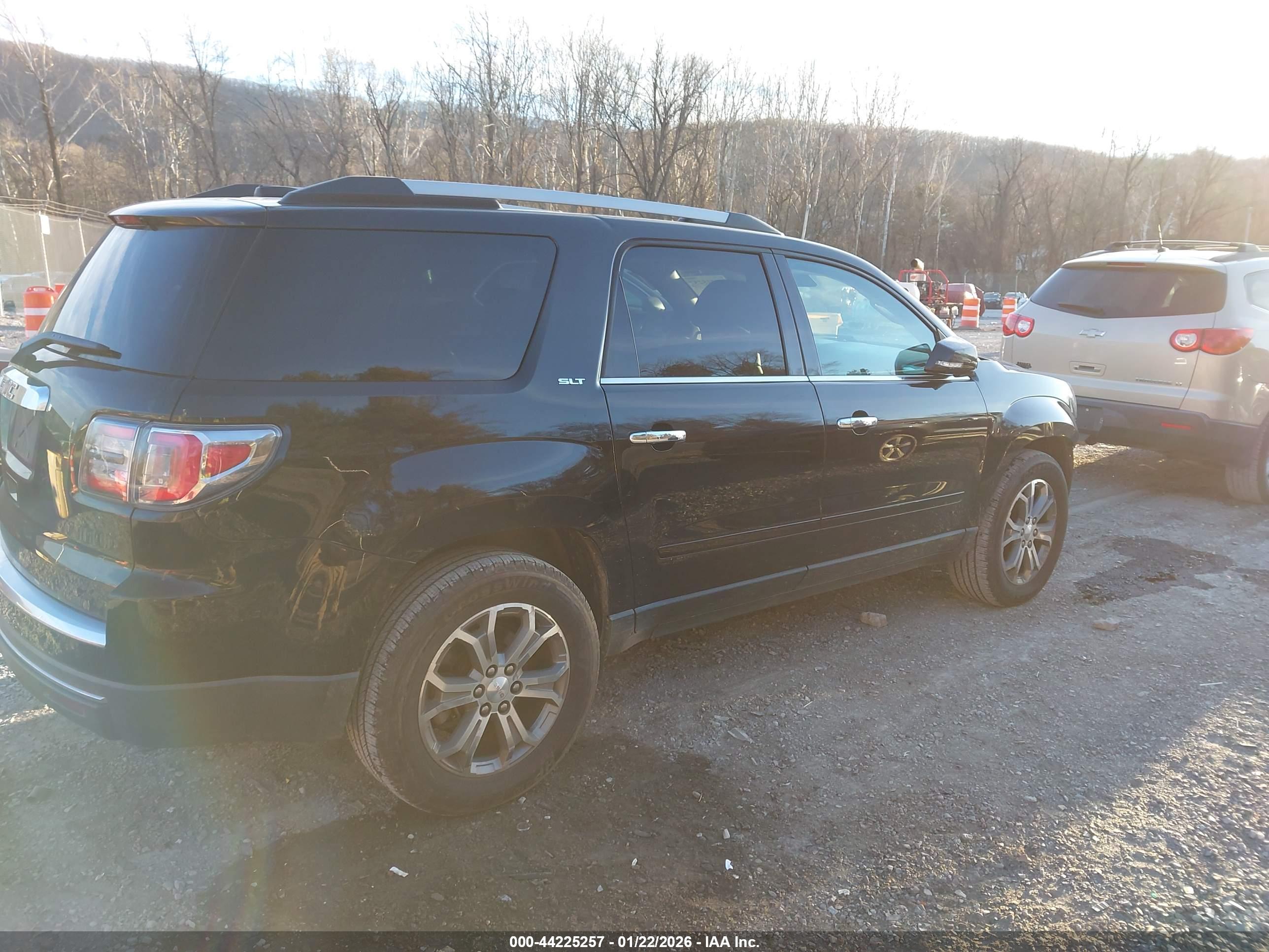 GMC ACADIA image 4