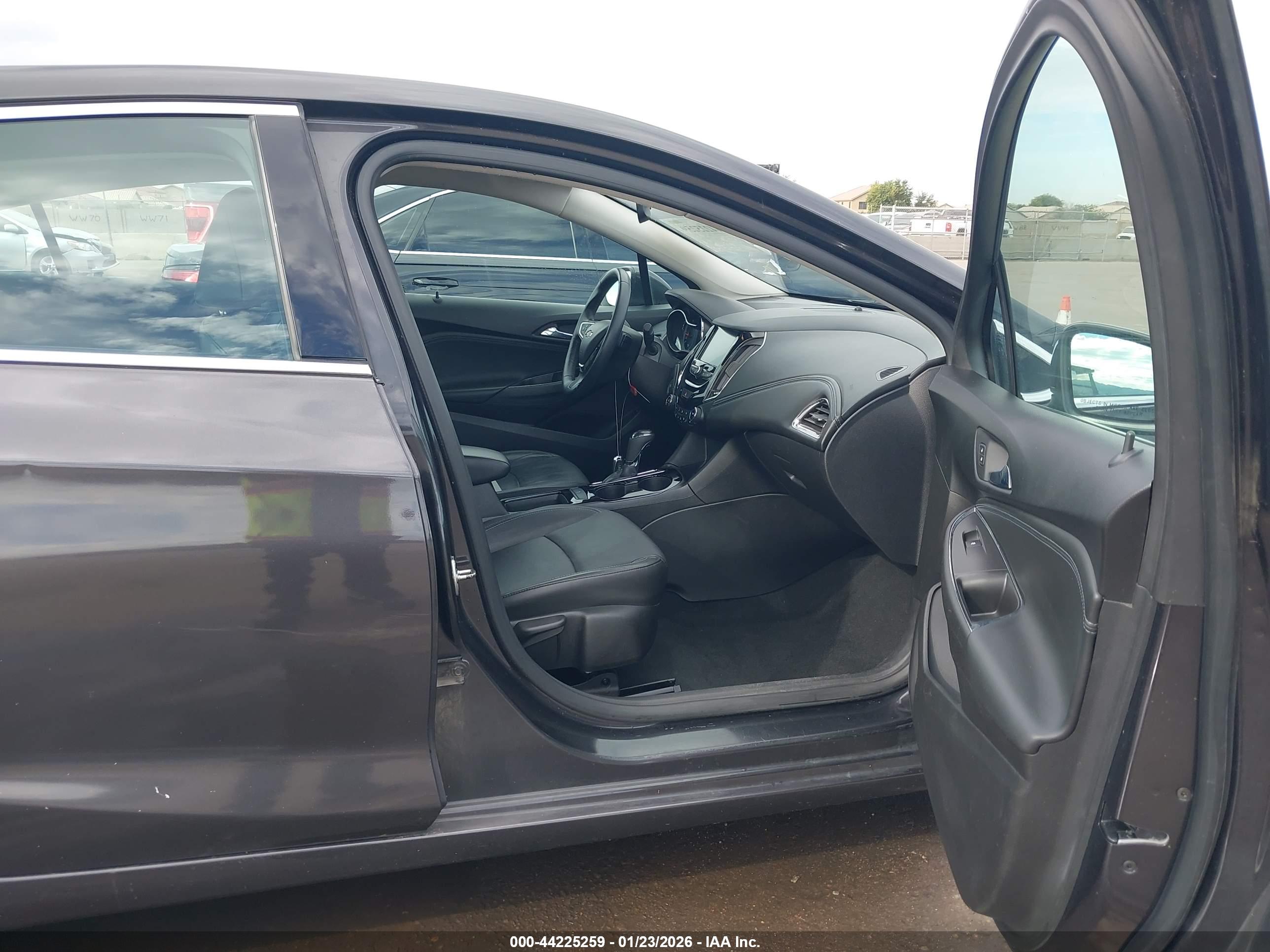 CHEVROLET CRUZE image 5