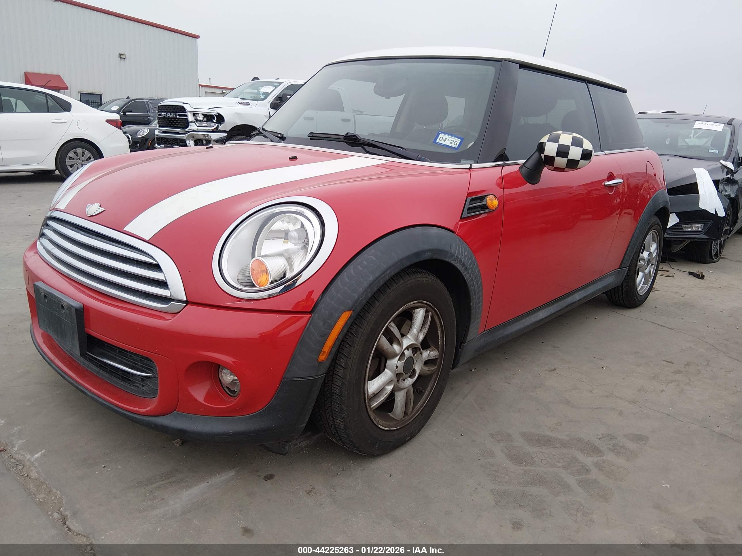 MINI COOPER image 2