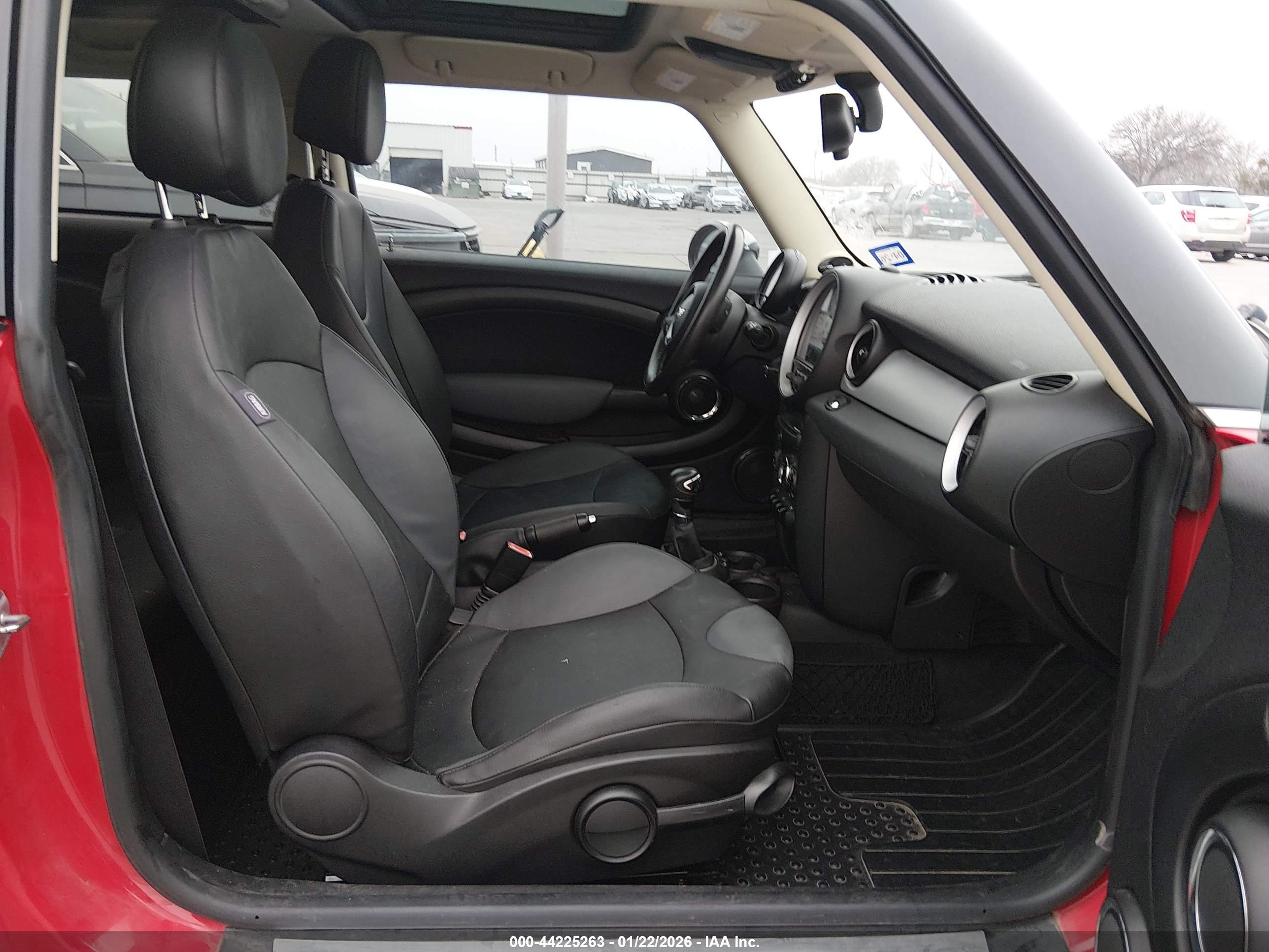 MINI COOPER image 5