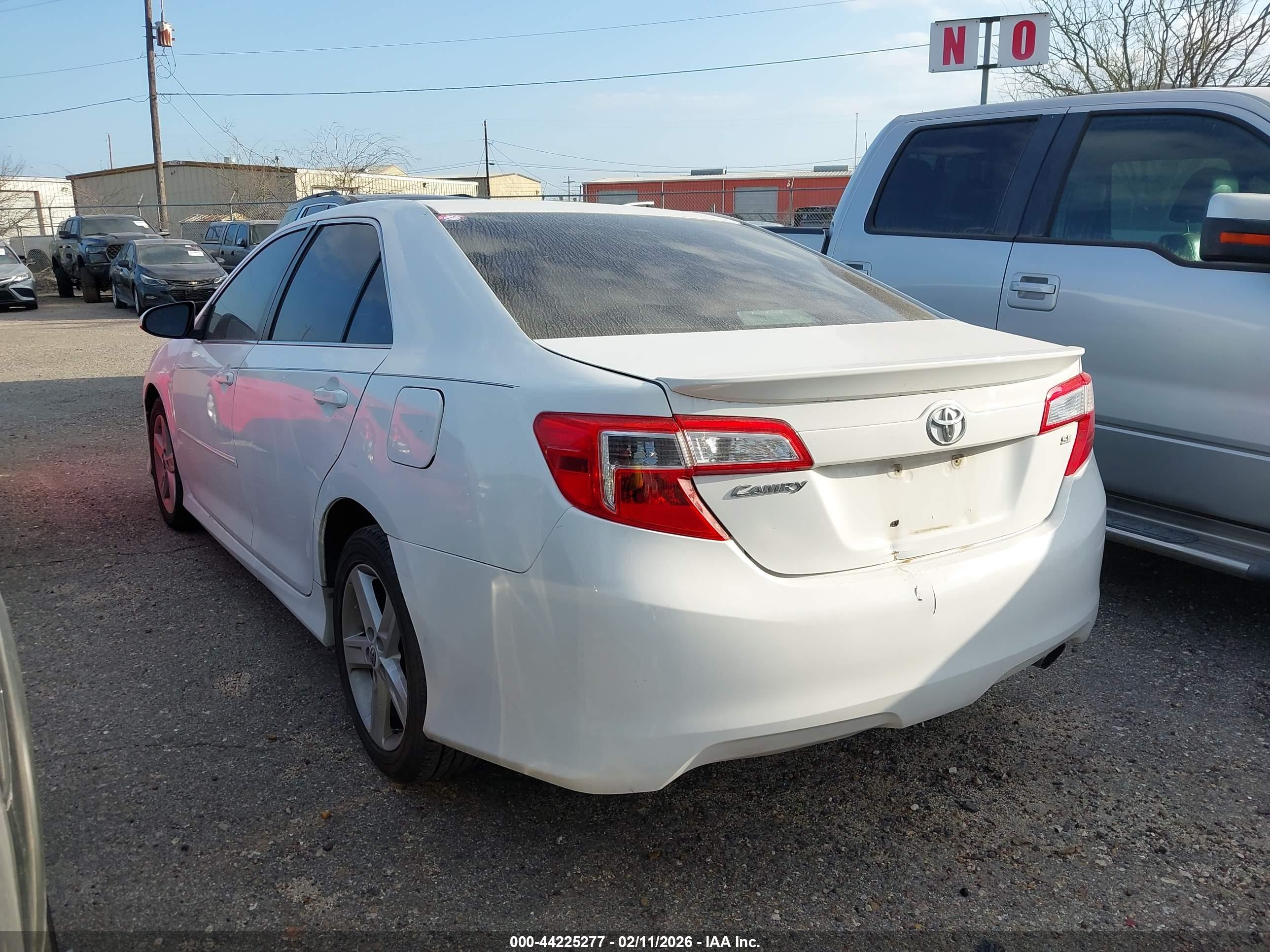 TOYOTA CAMRY image 3