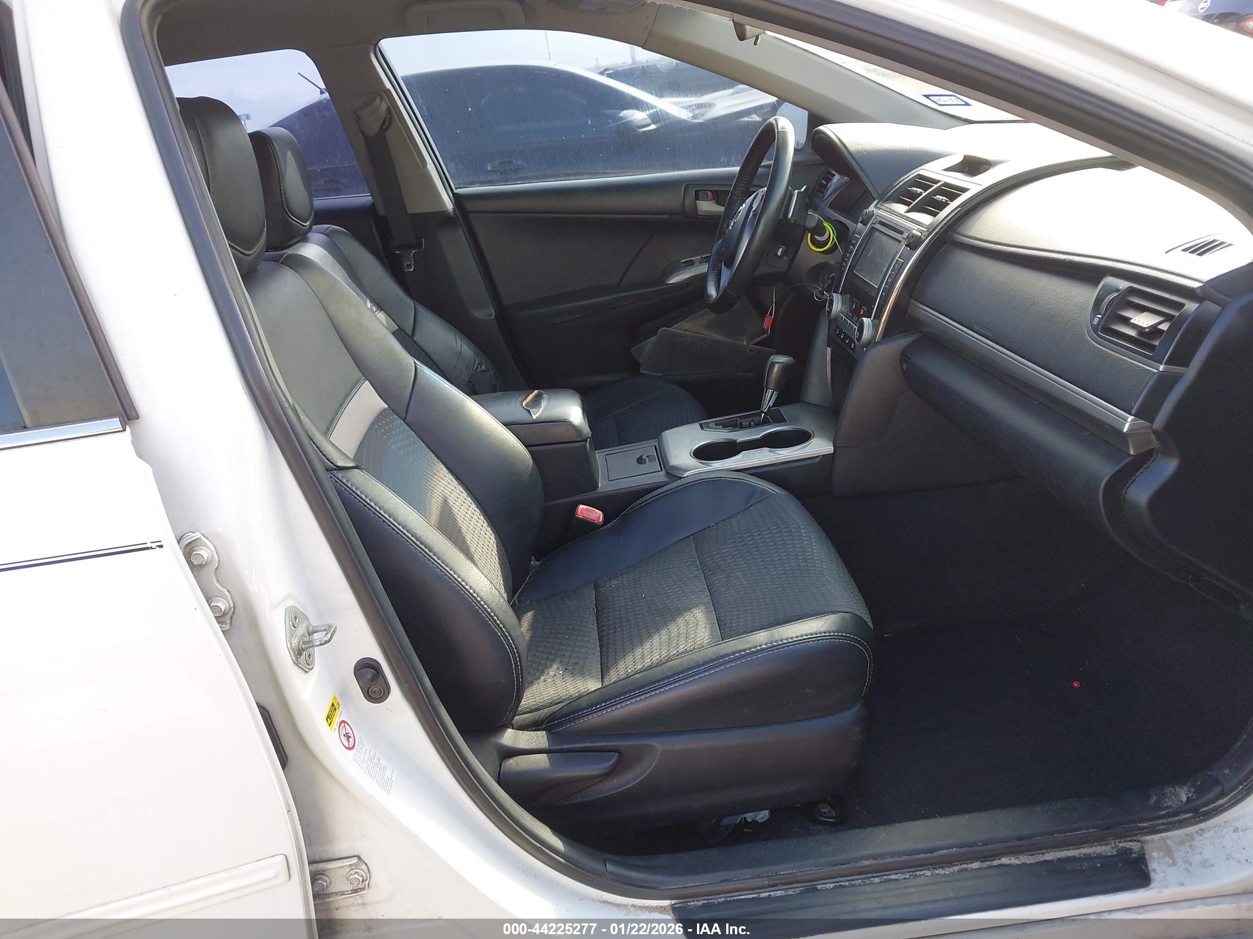 TOYOTA CAMRY image 5