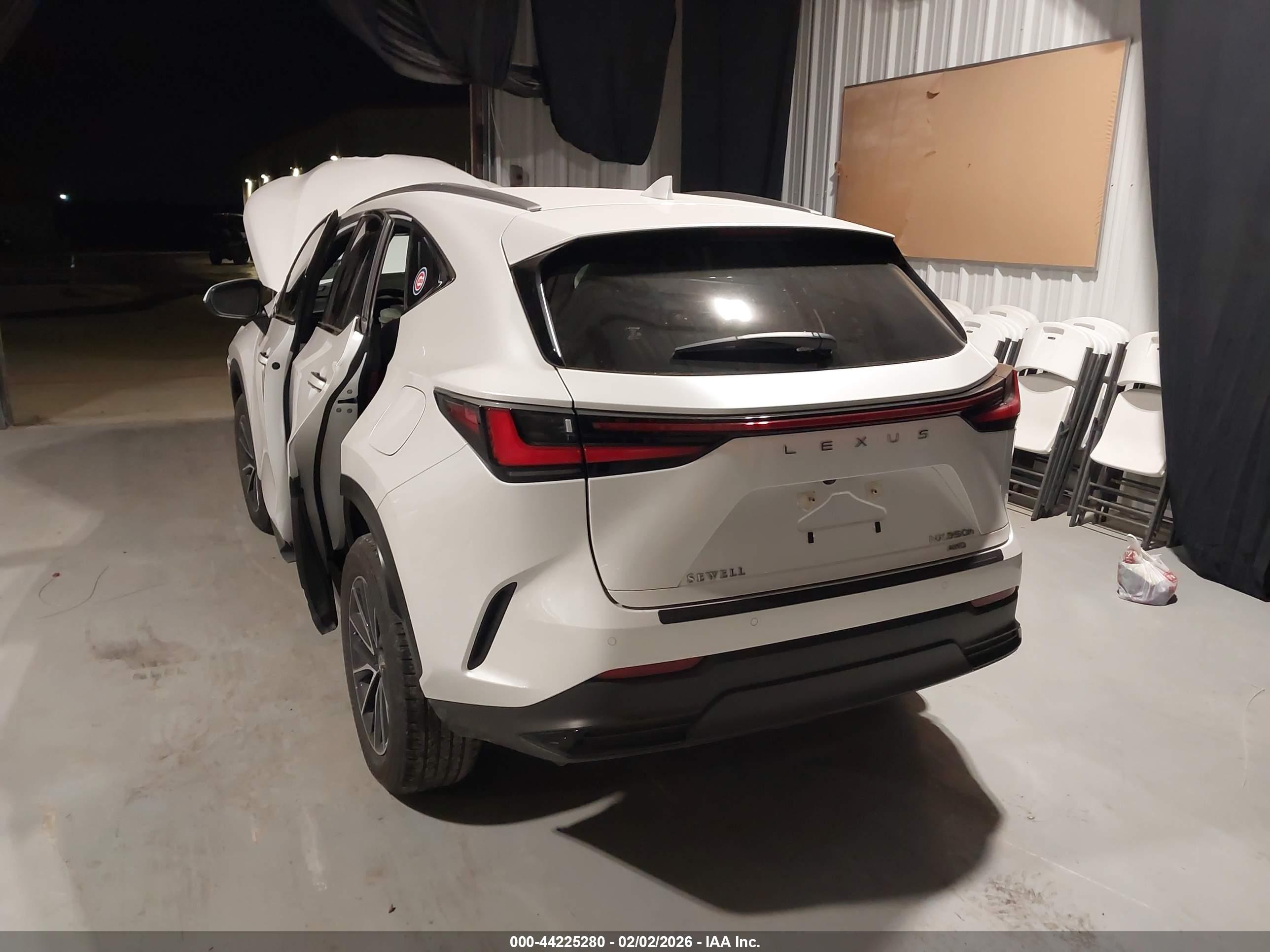 LEXUS NX image 3
