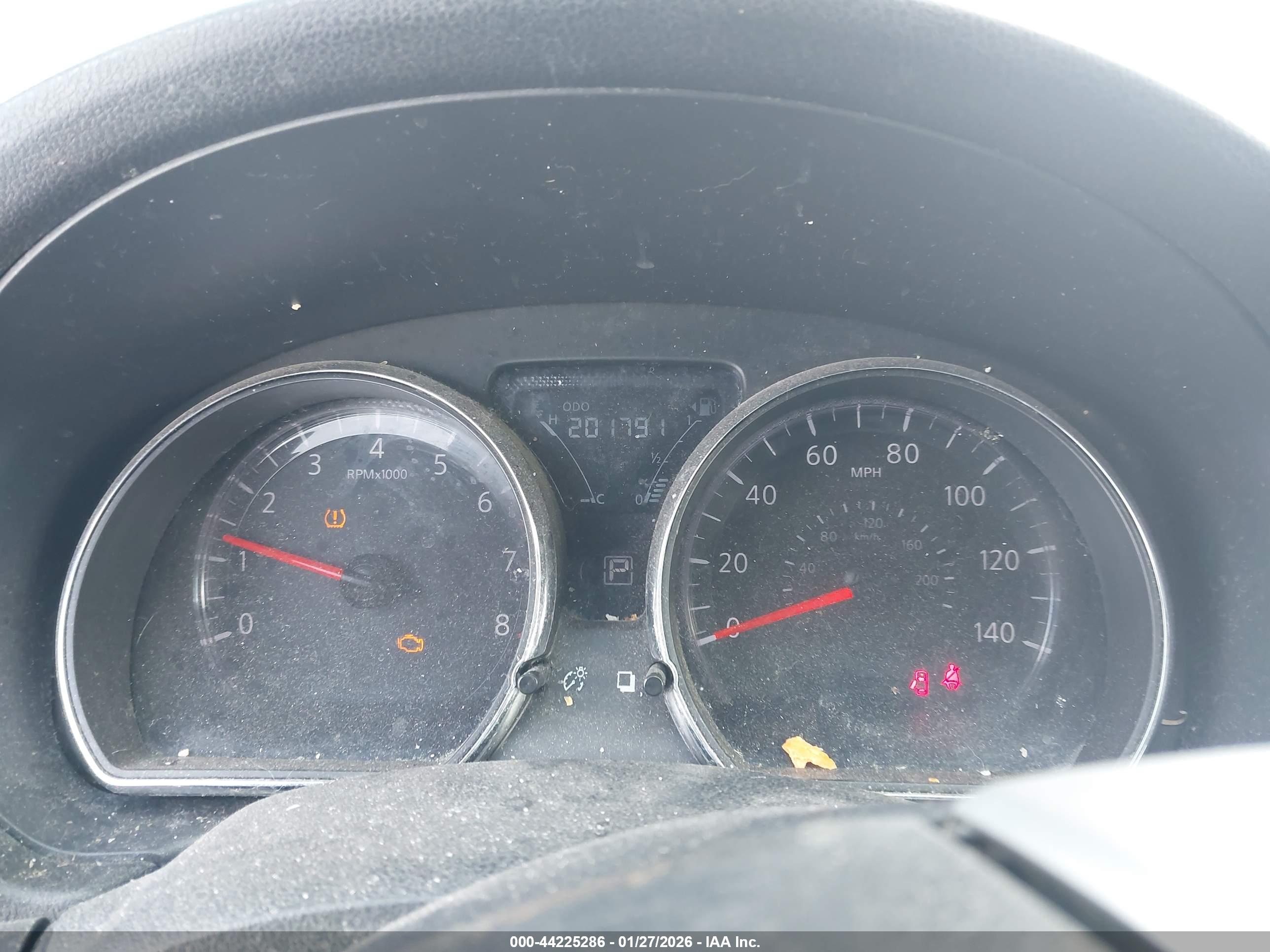 NISSAN VERSA image 7