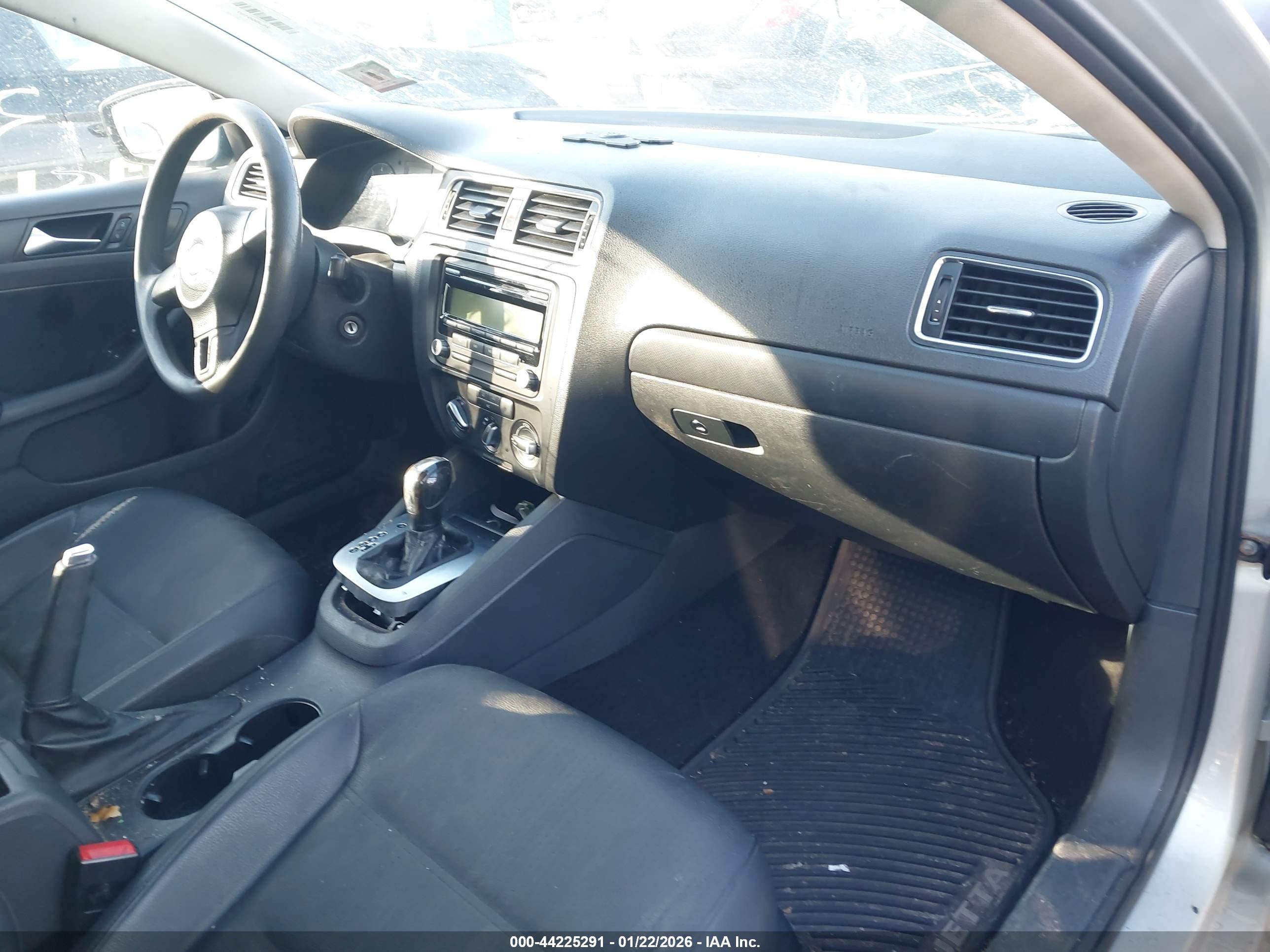 VOLKSWAGEN JETTA image 5