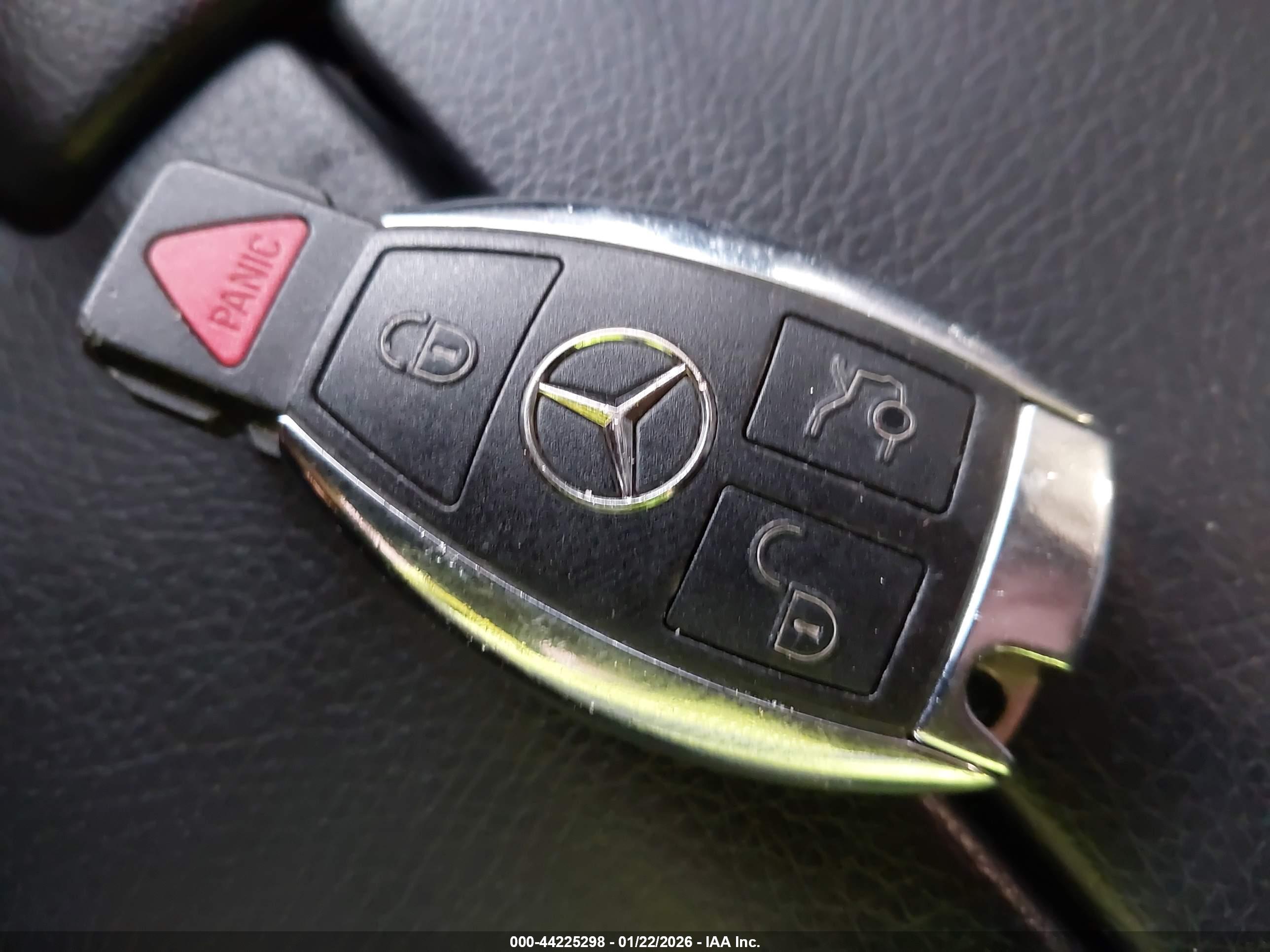 MERCEDES-BENZ E image 11