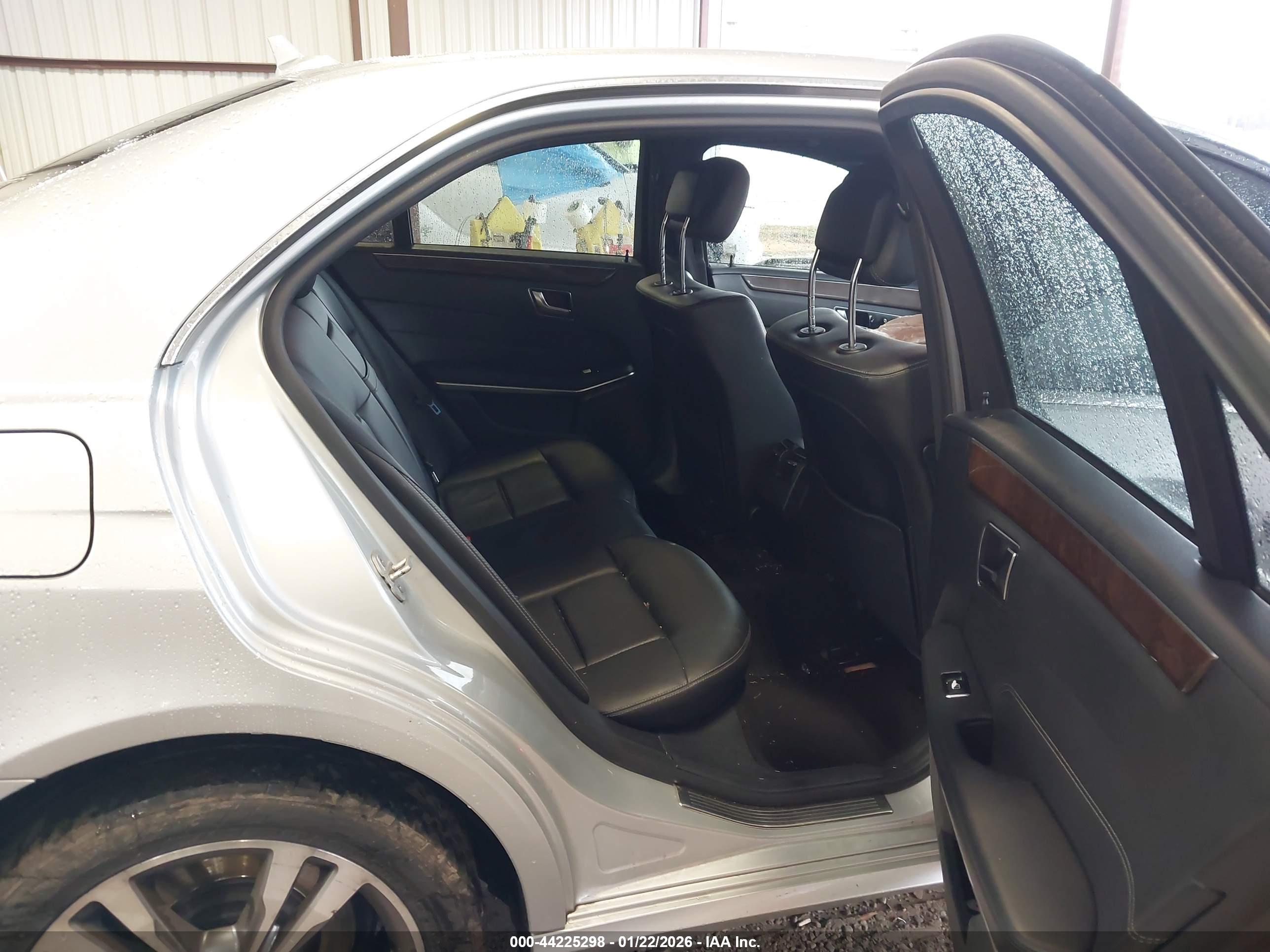 MERCEDES-BENZ E image 8