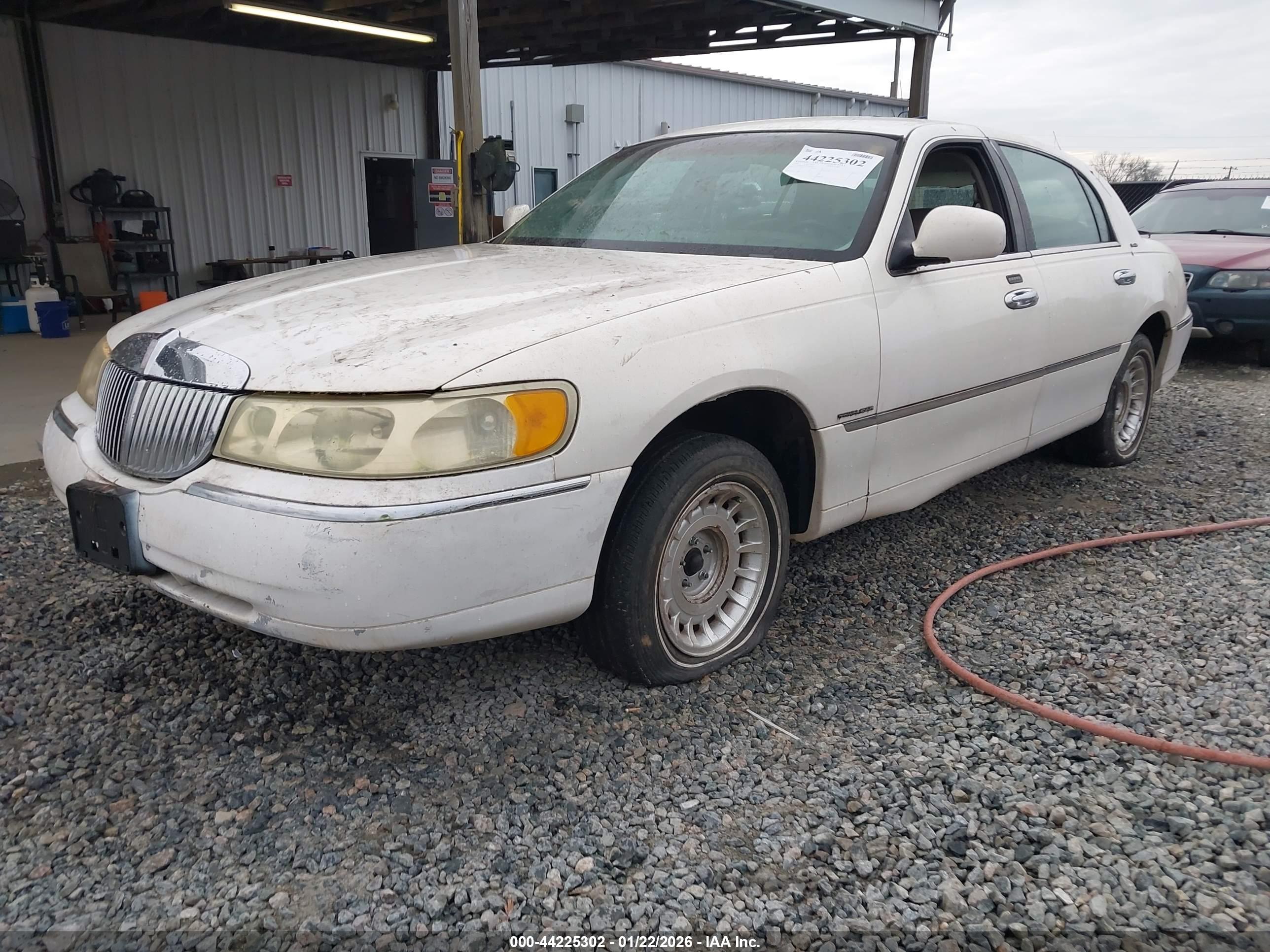 LINCOLN TOWN image 2