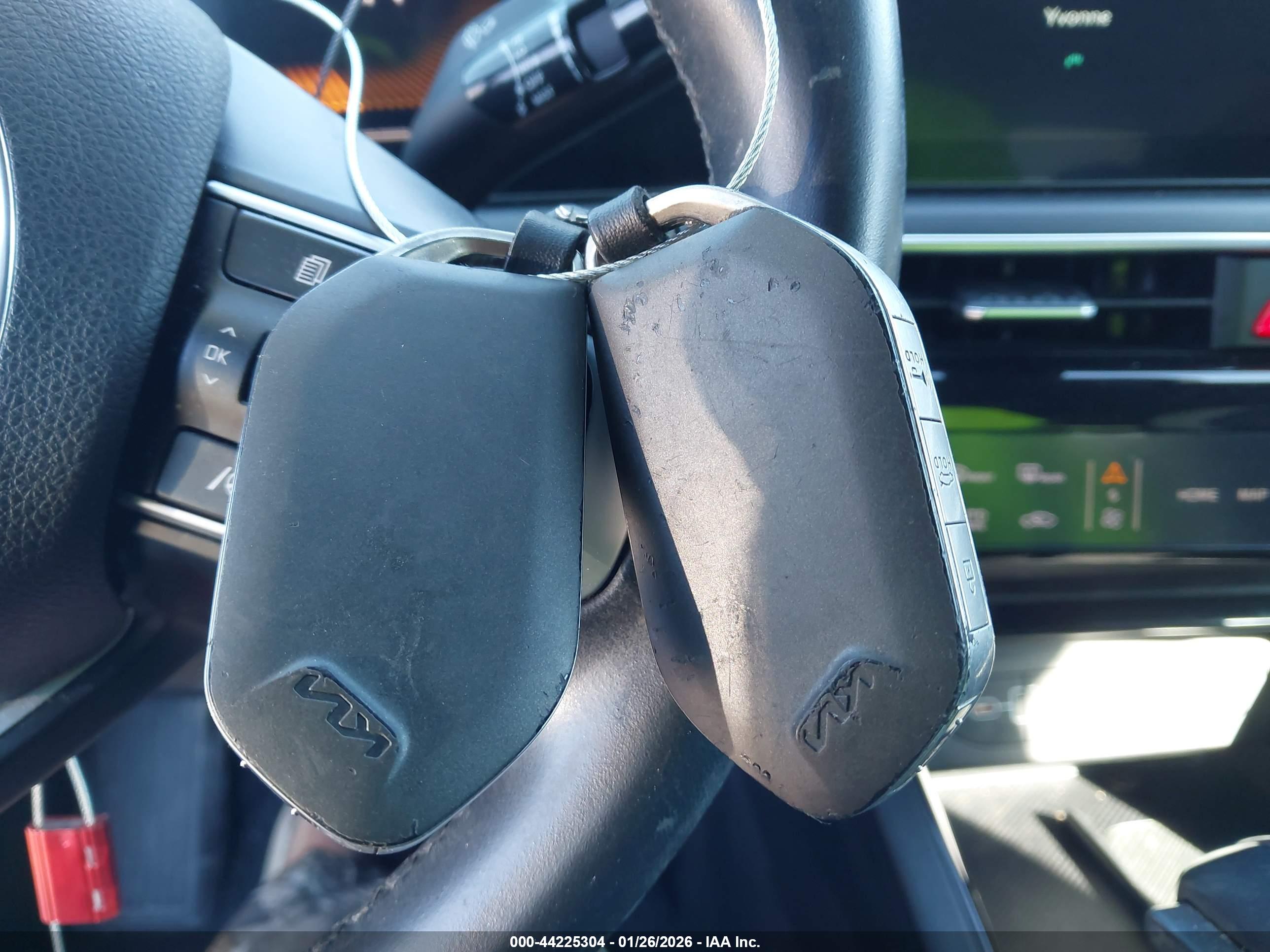 KIA K5 image 11