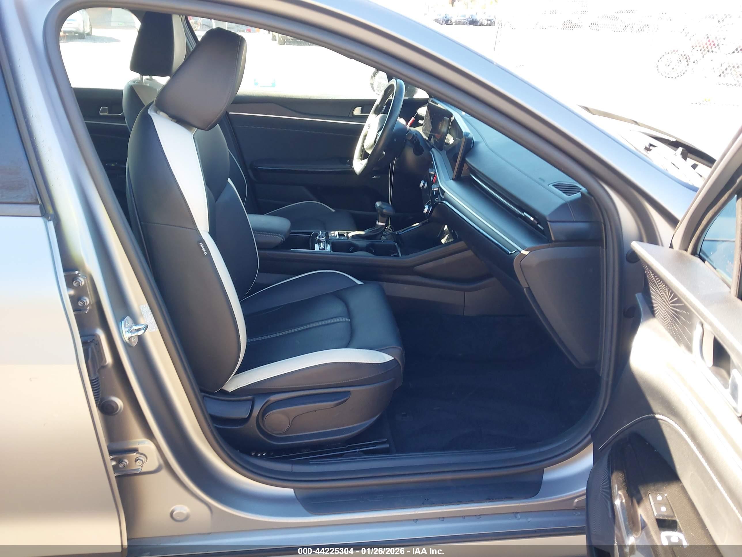 KIA K5 image 5