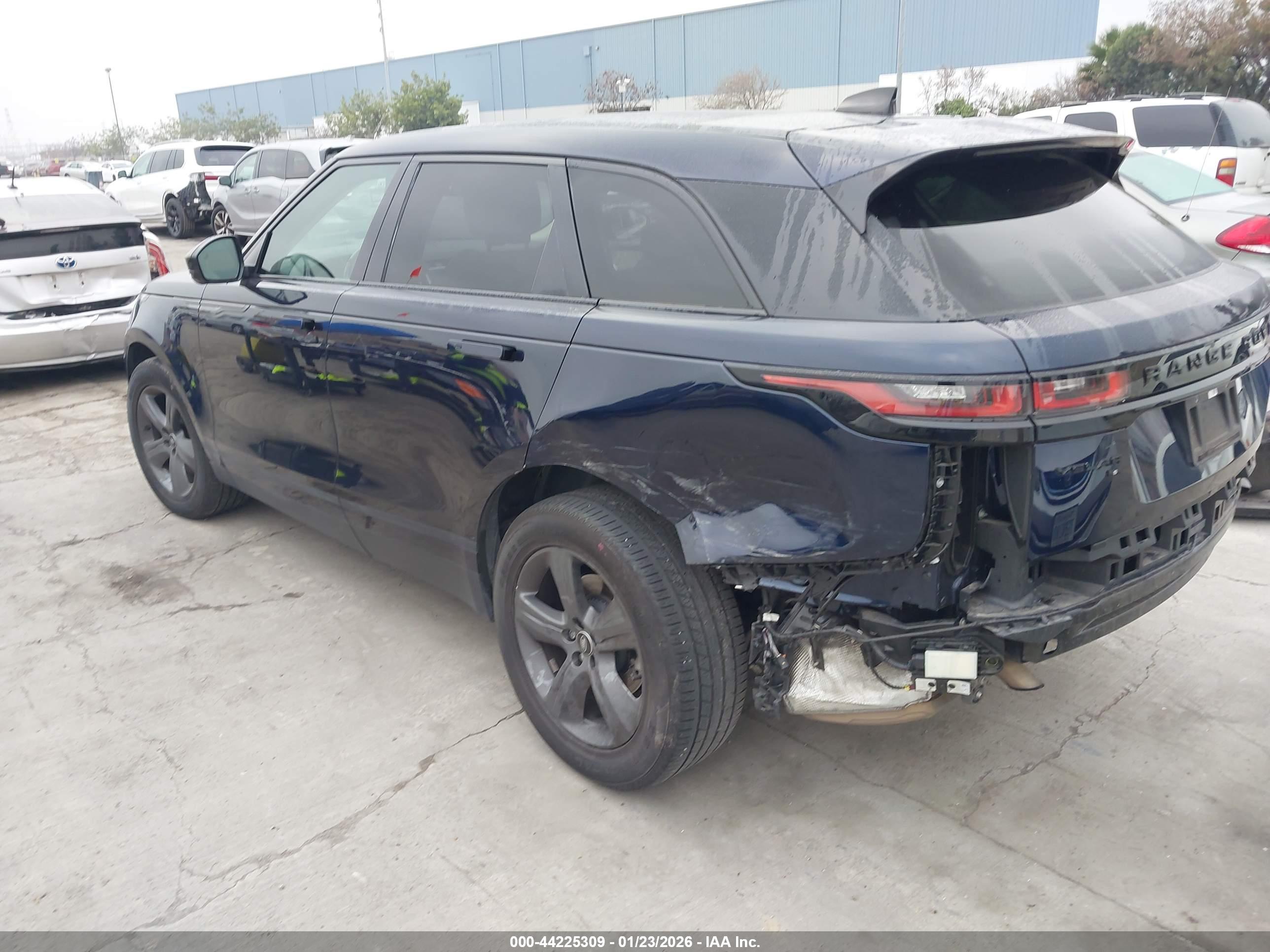 LAND ROVER image 3