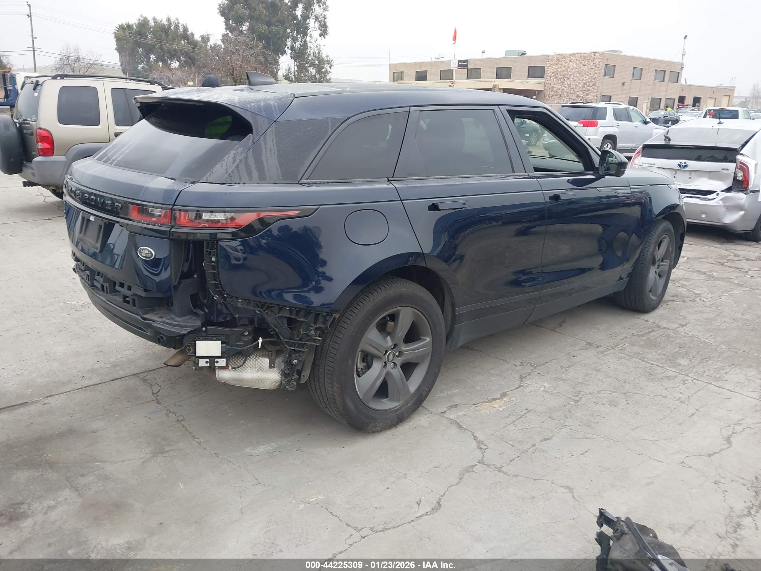 LAND ROVER image 4
