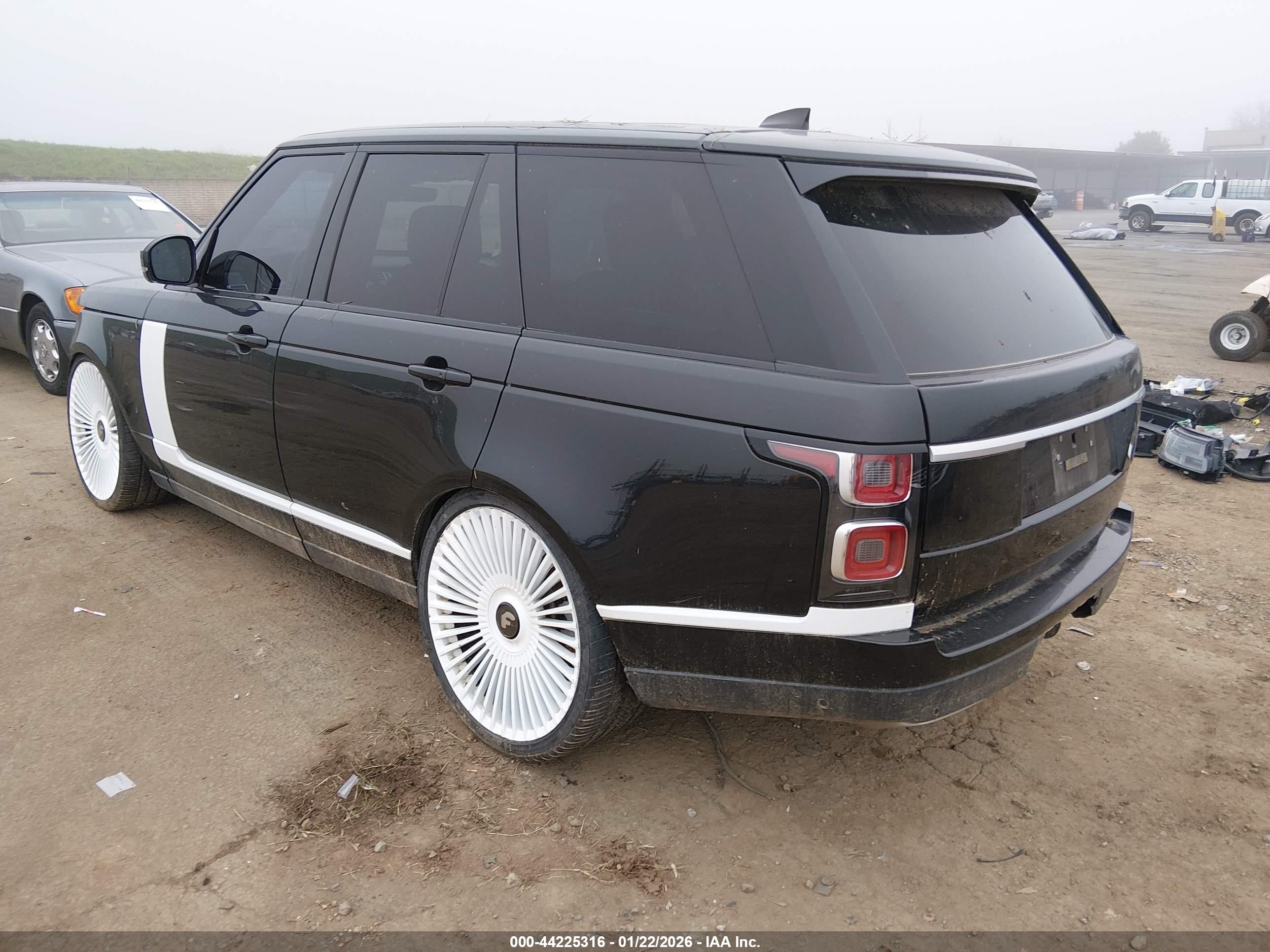 LAND ROVER image 3