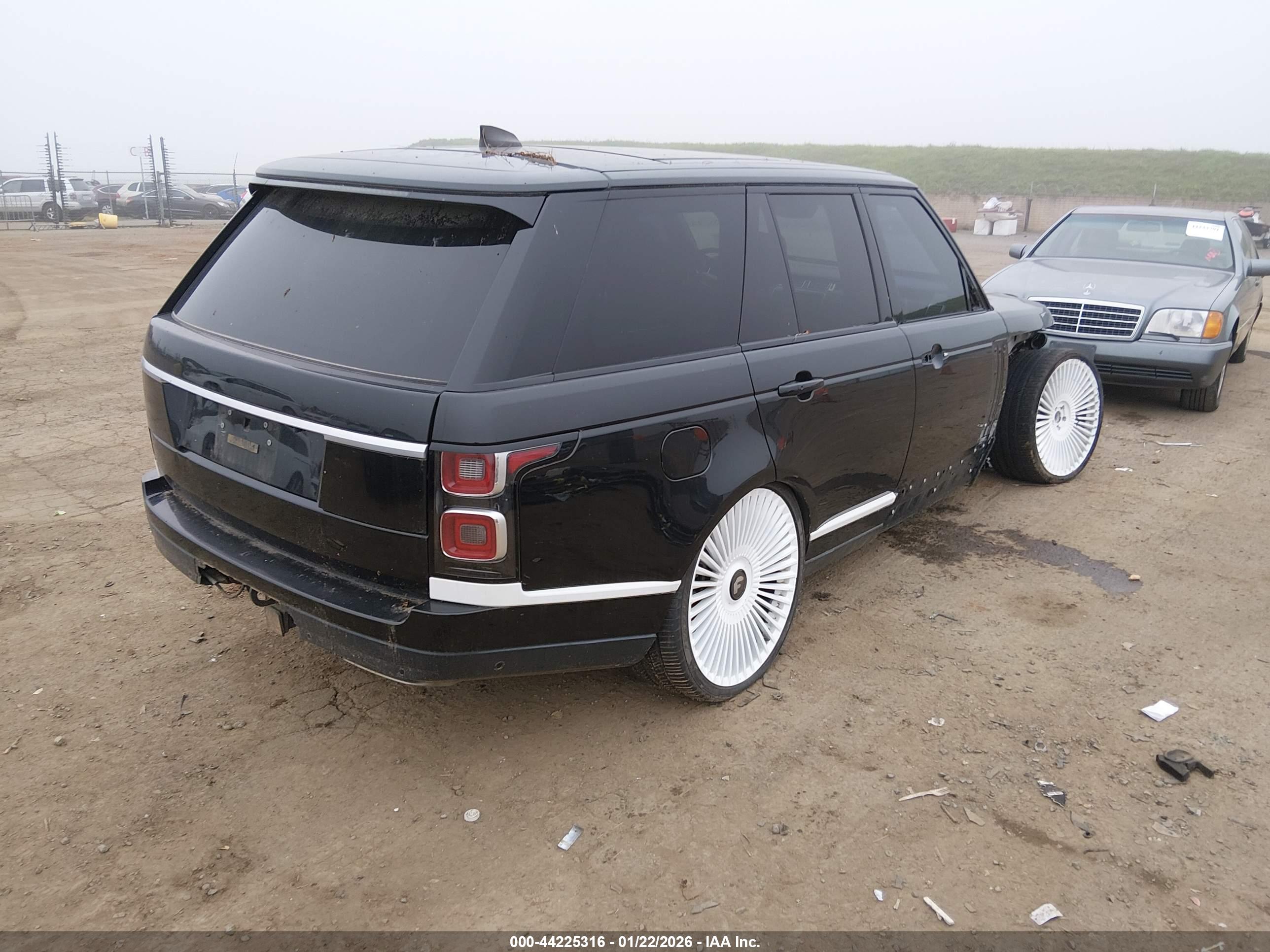 LAND ROVER image 4