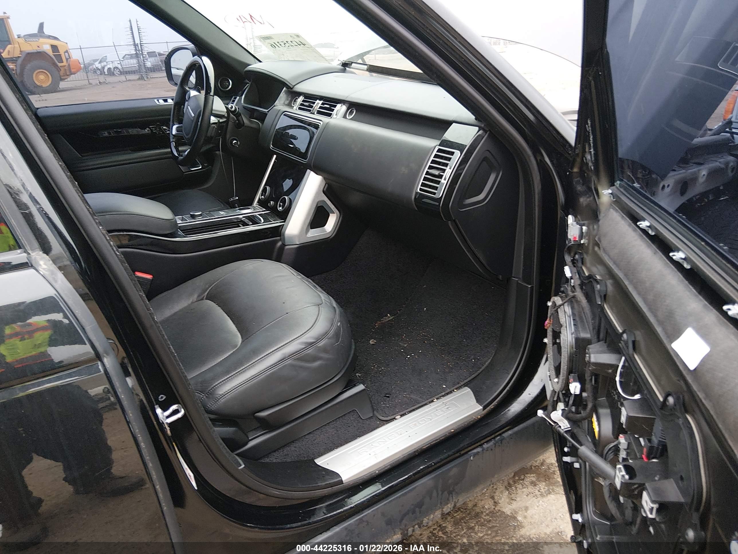 LAND ROVER image 5