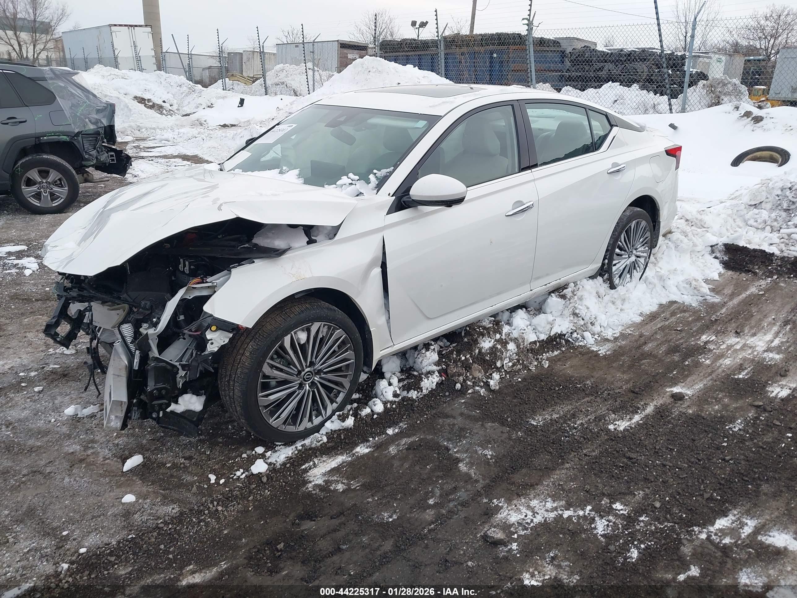 NISSAN ALTIMA image 2