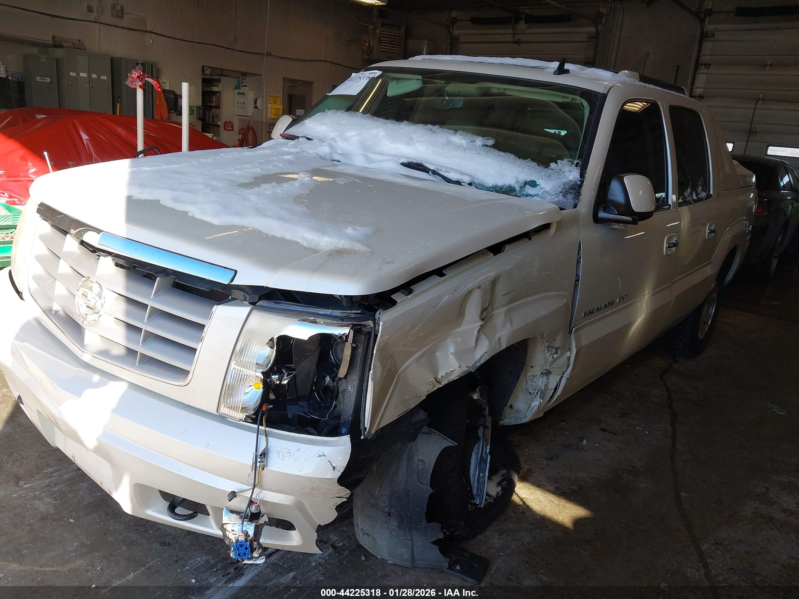 CADILLAC ESCALADE image 2