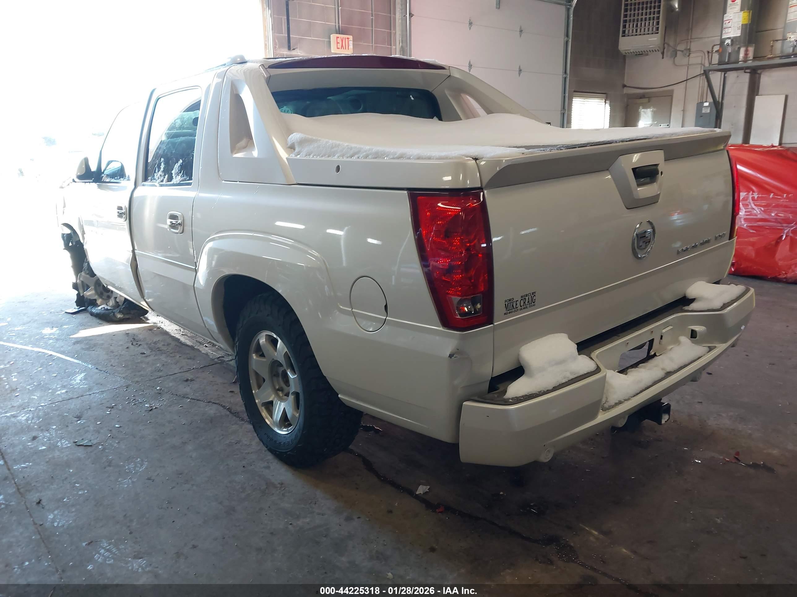 CADILLAC ESCALADE image 3