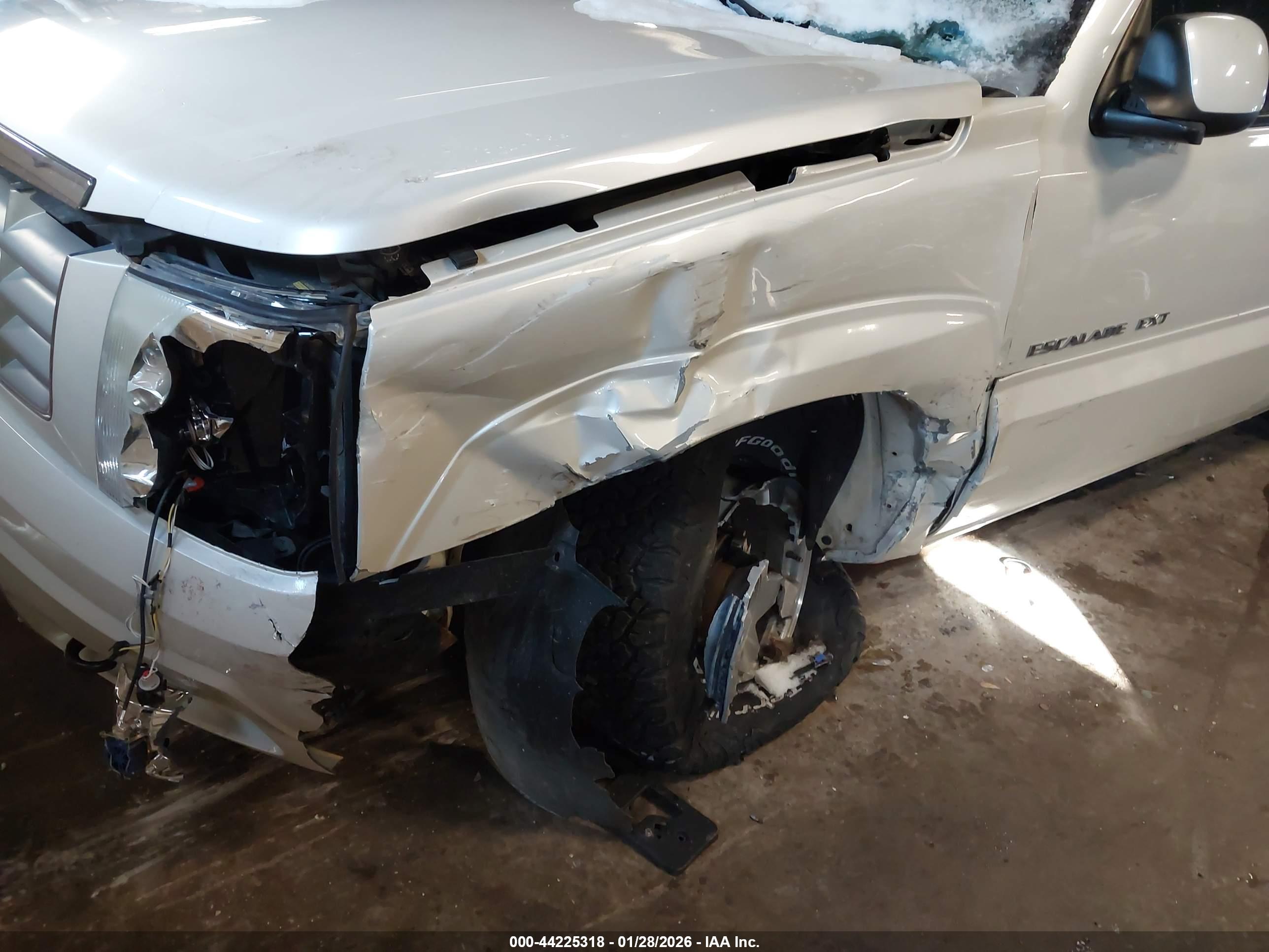 CADILLAC ESCALADE image 6