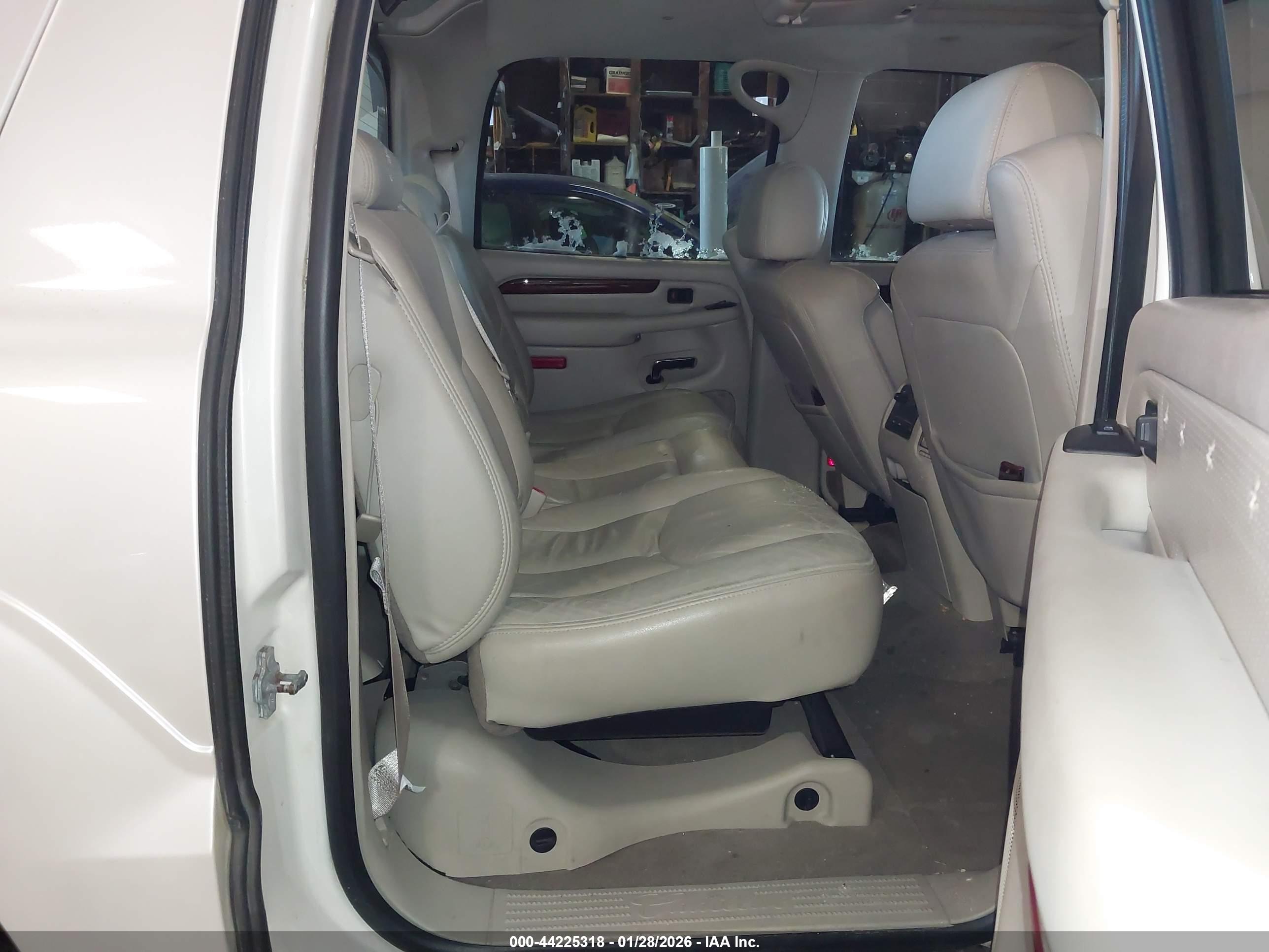 CADILLAC ESCALADE image 8