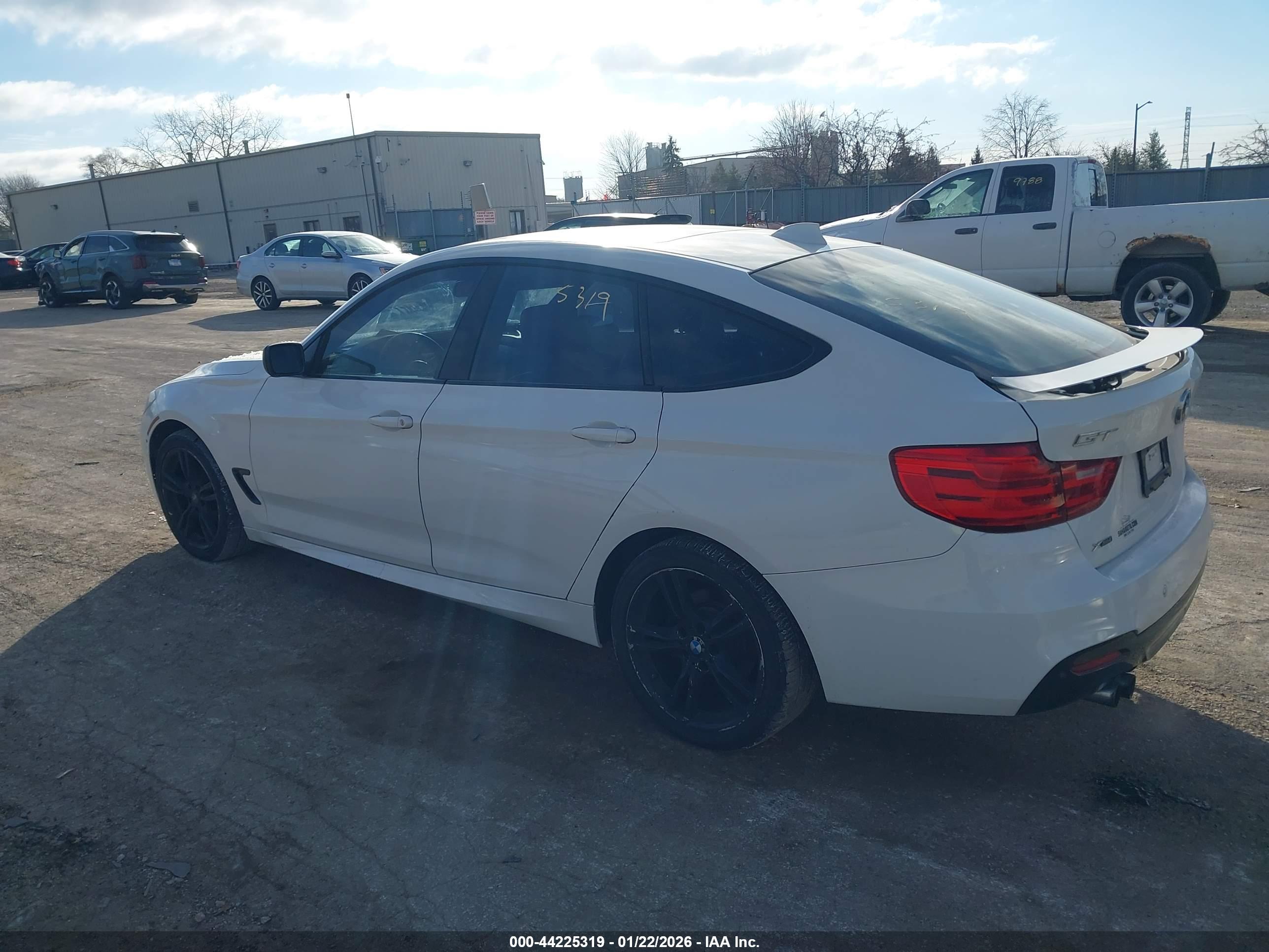 BMW 328I image 3