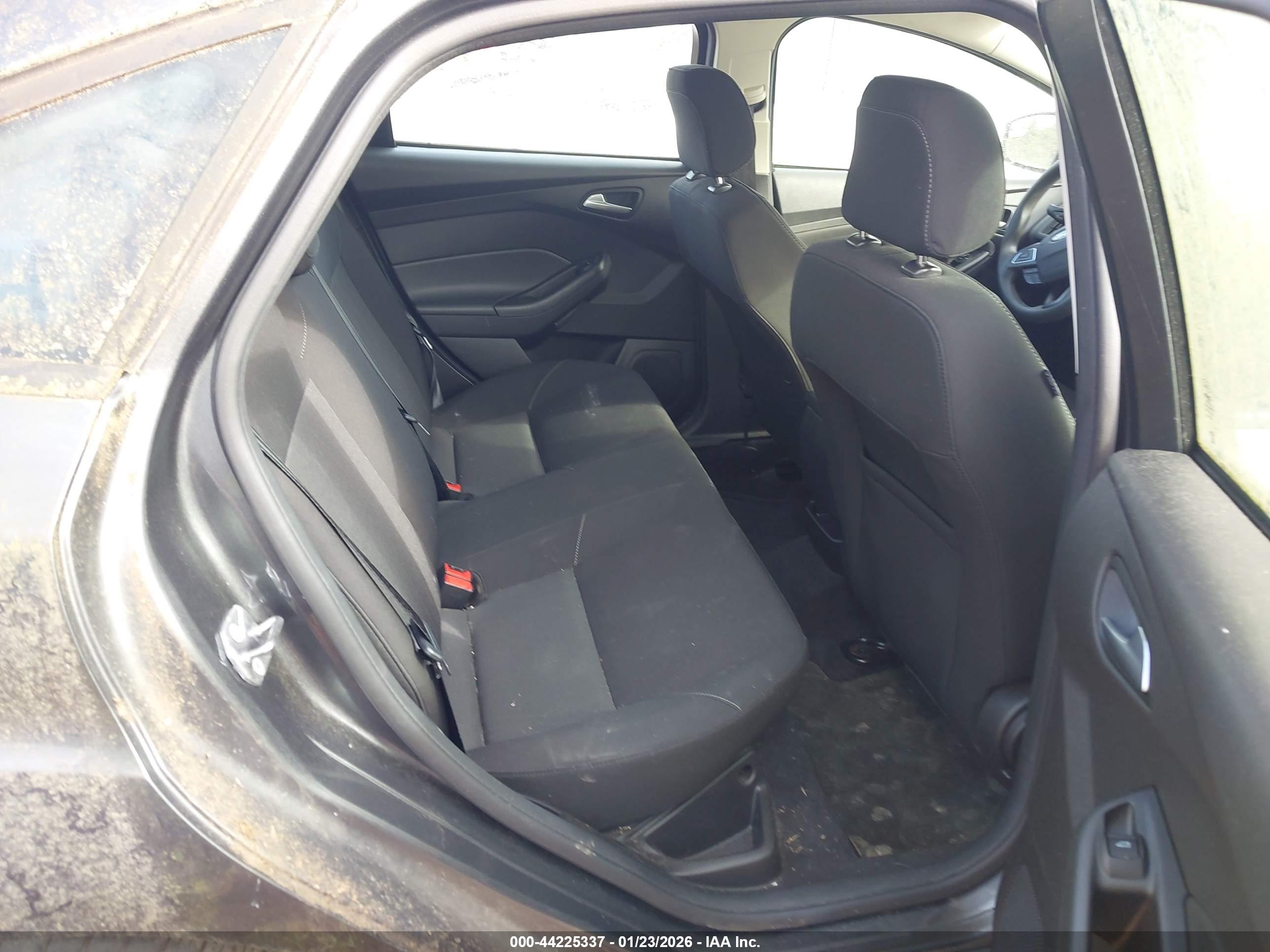 FORD FOCUS image 8
