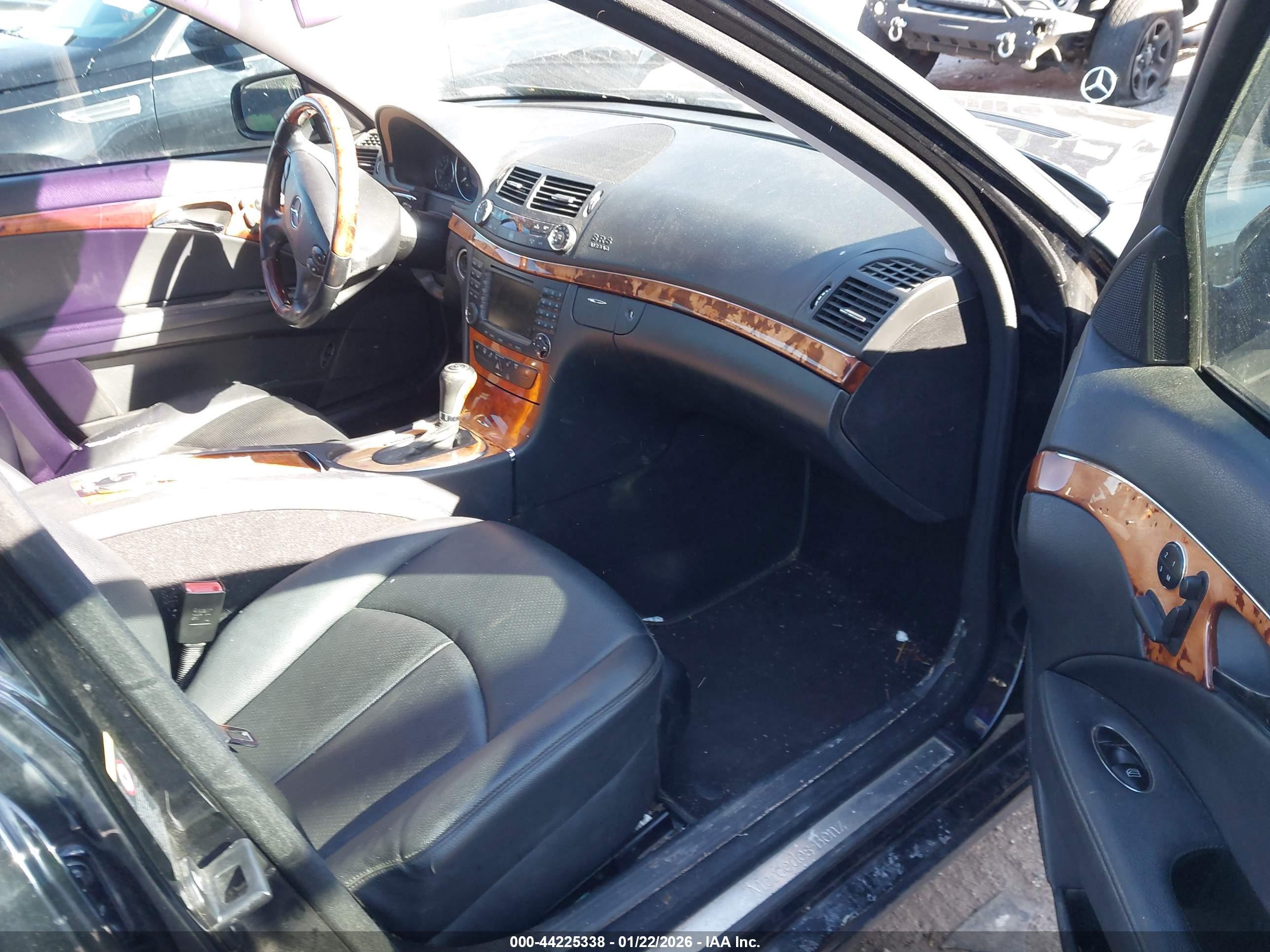 MERCEDES-BENZ E image 5