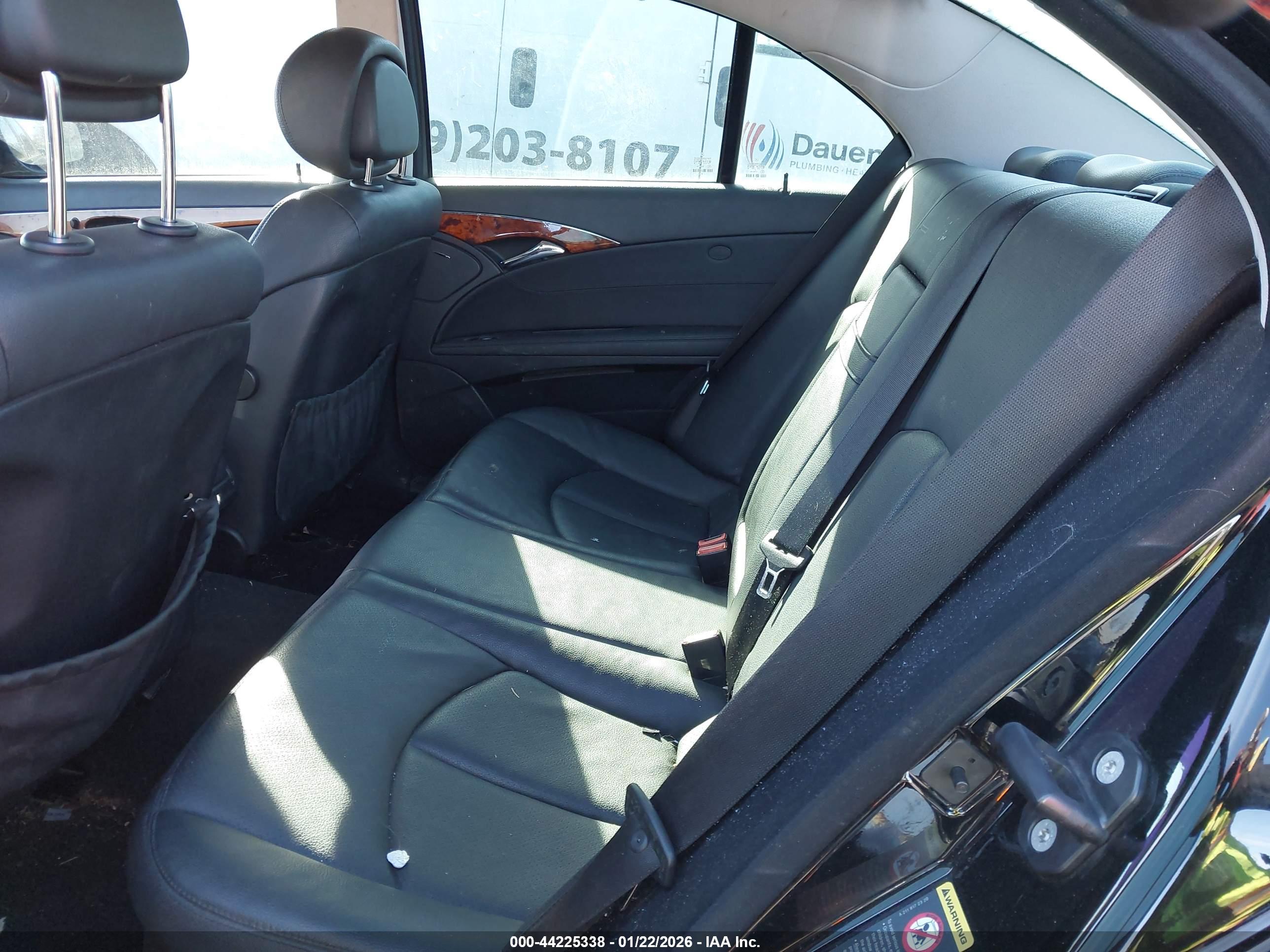 MERCEDES-BENZ E image 8