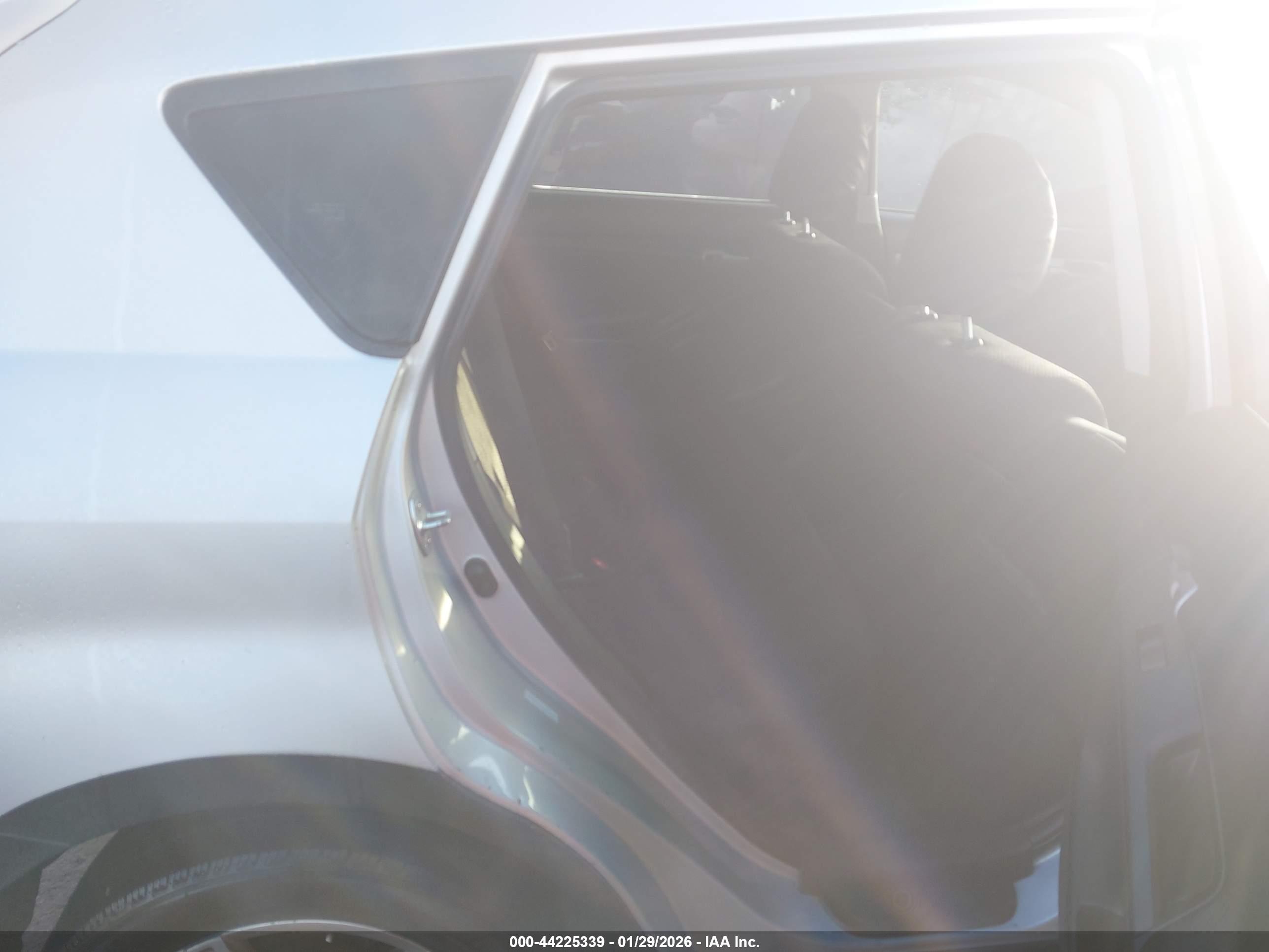 PONTIAC VIBE image 8