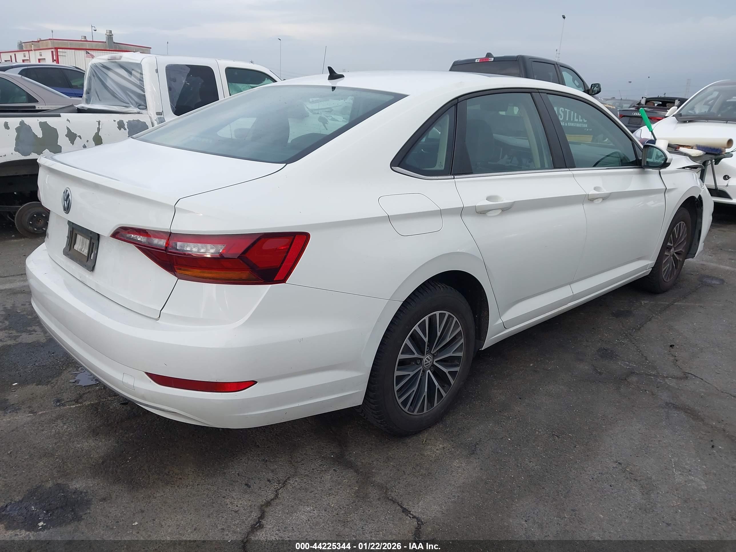 VOLKSWAGEN JETTA image 4