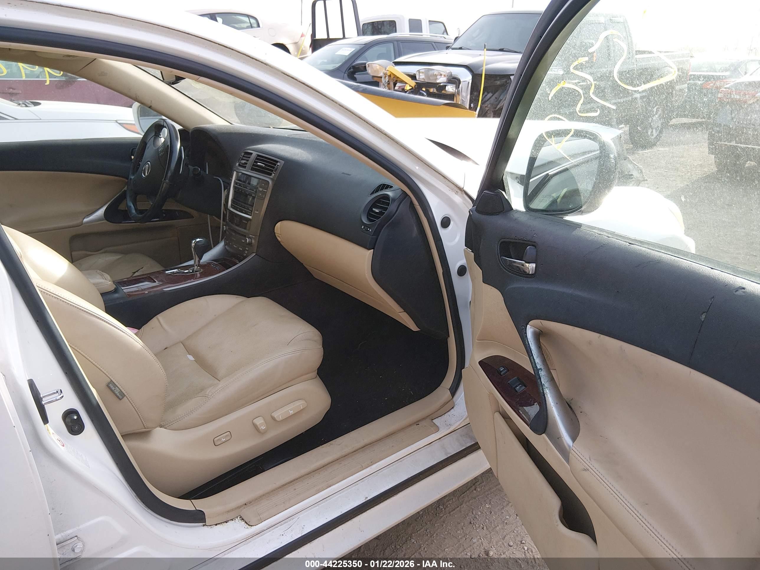 LEXUS IS image 5