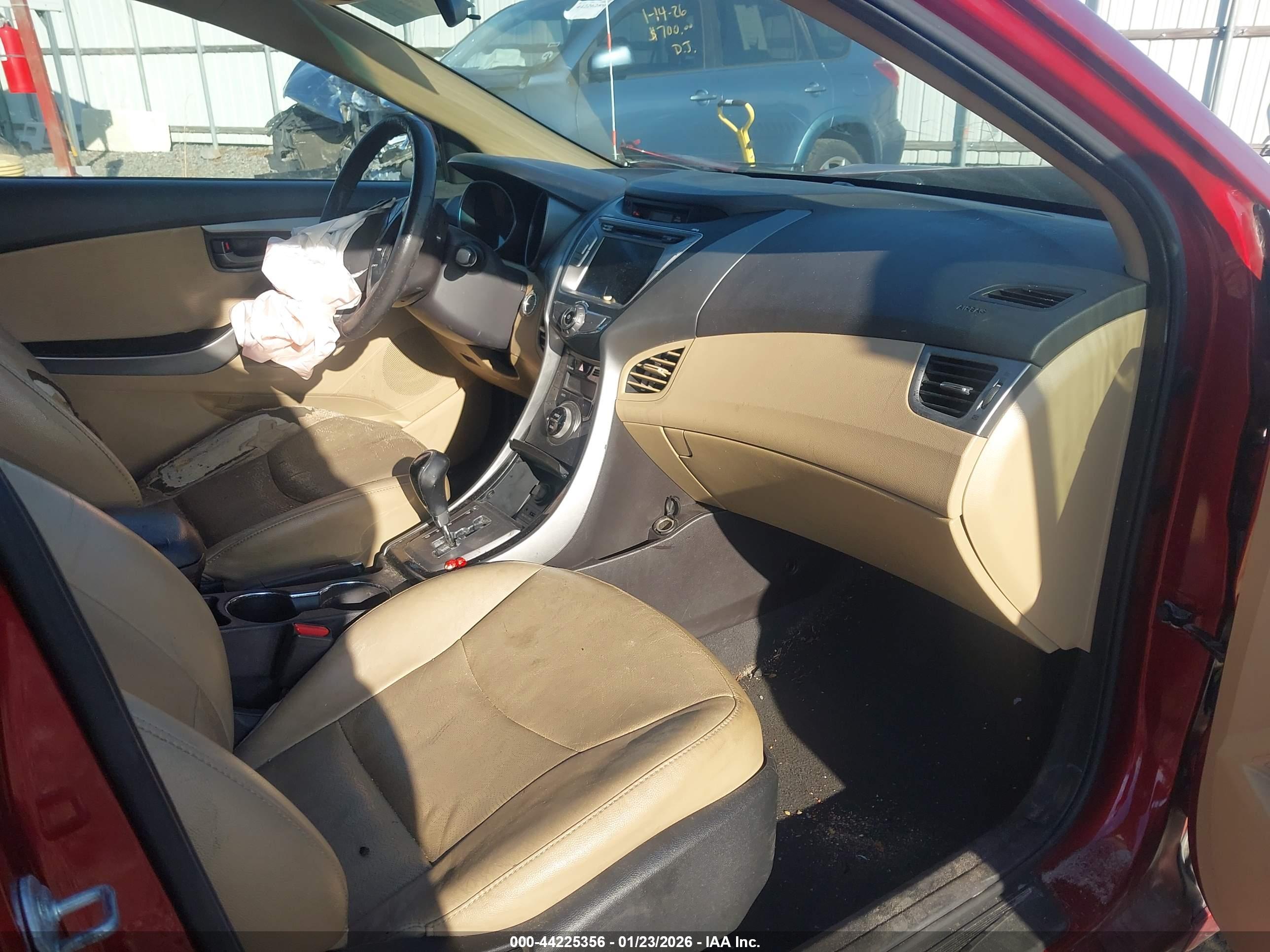 HYUNDAI ELANTRA image 5