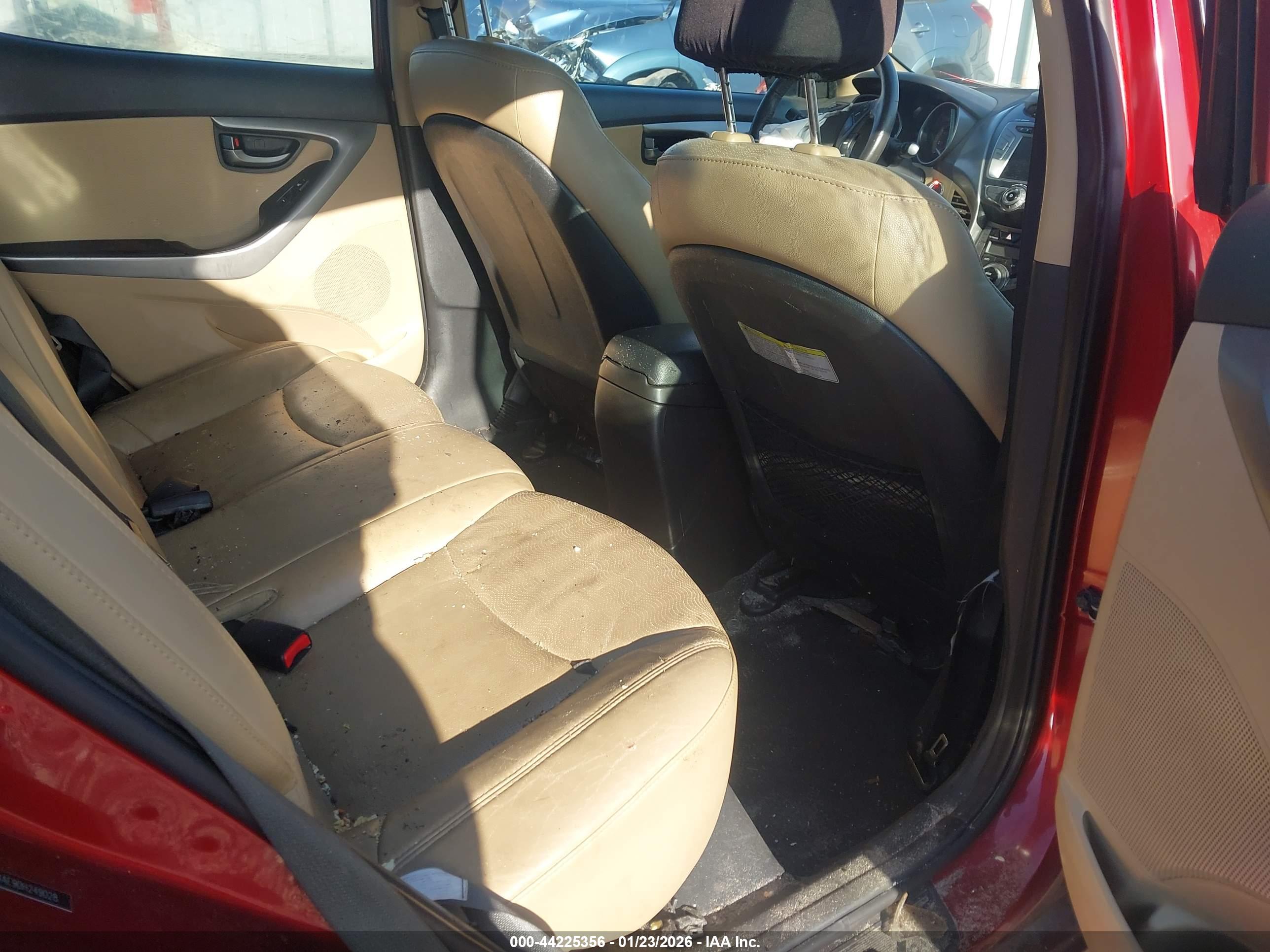 HYUNDAI ELANTRA image 8