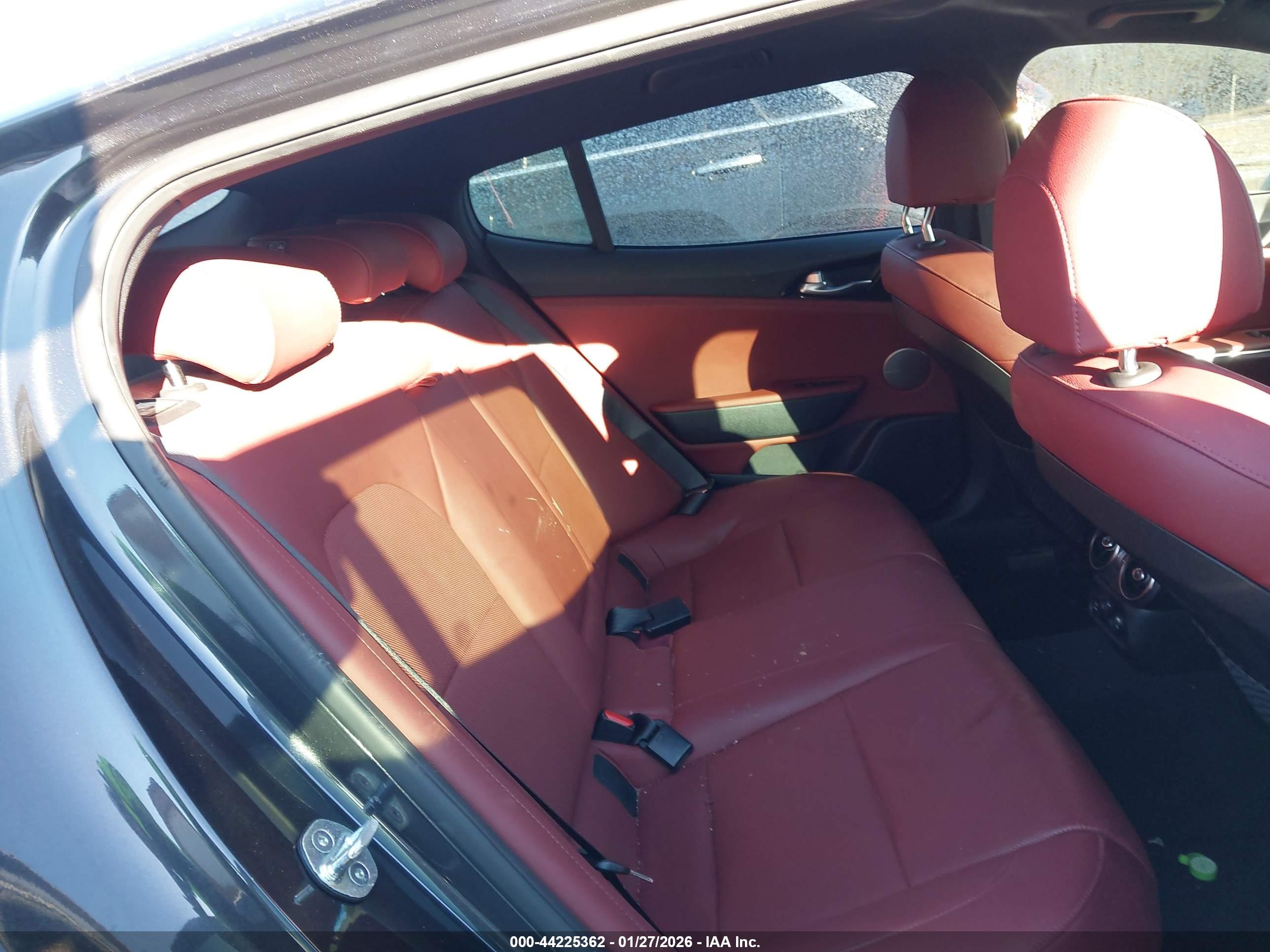 KIA STINGER image 8