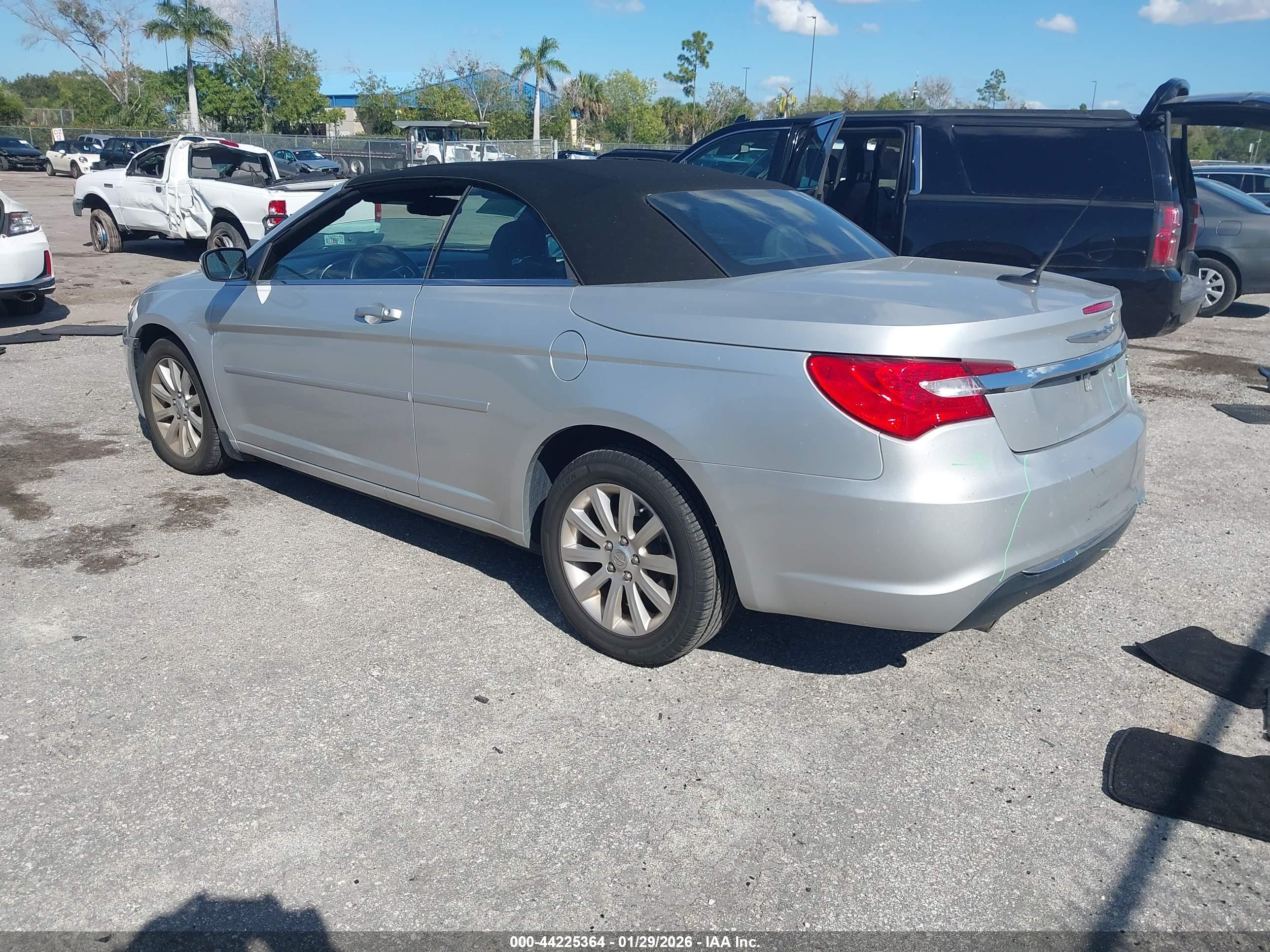 CHRYSLER 200 image 3