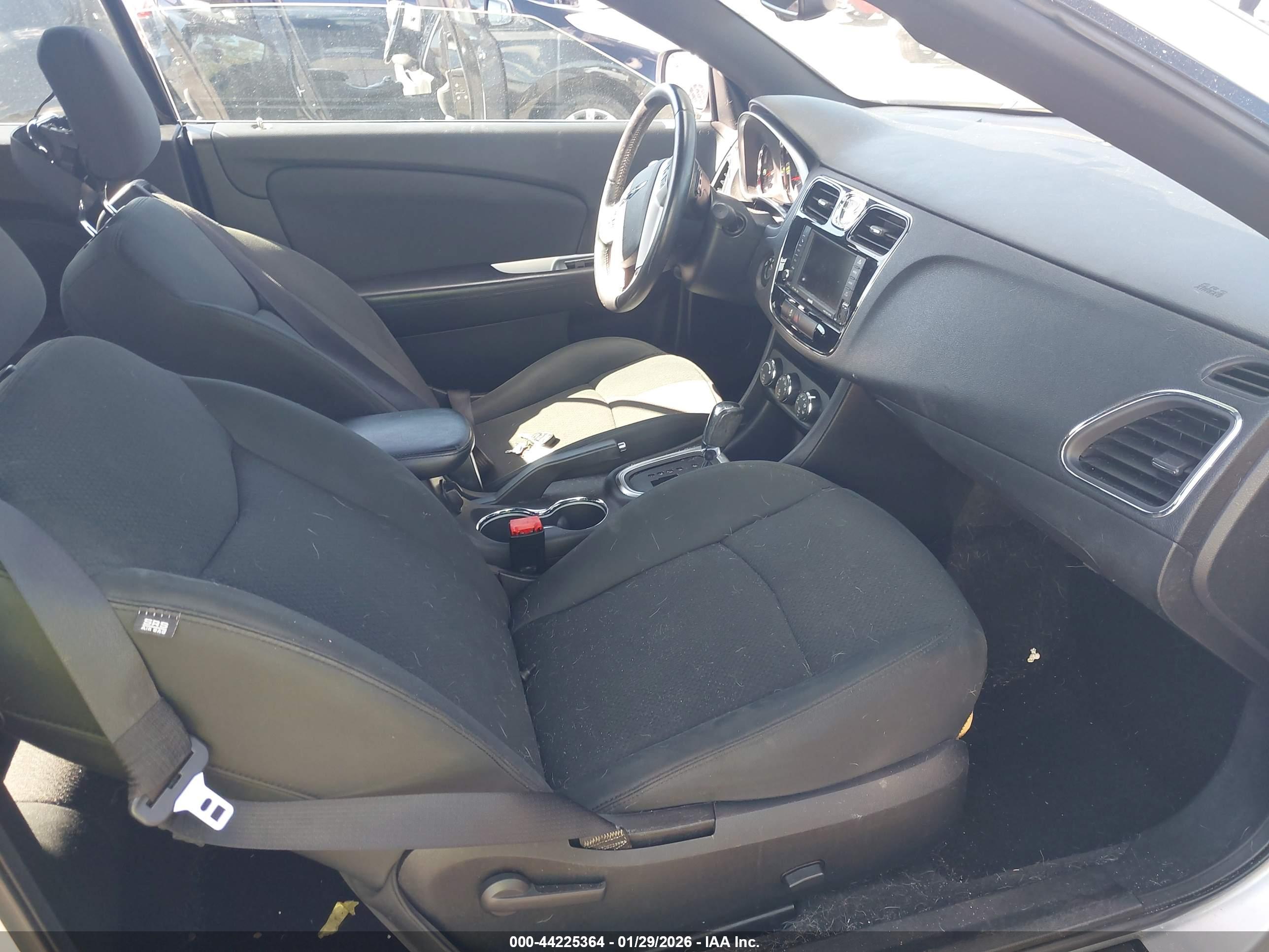 CHRYSLER 200 image 5