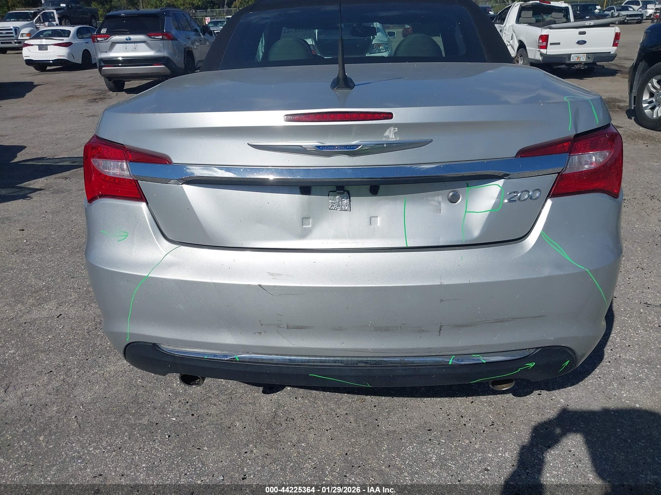CHRYSLER 200 image 6