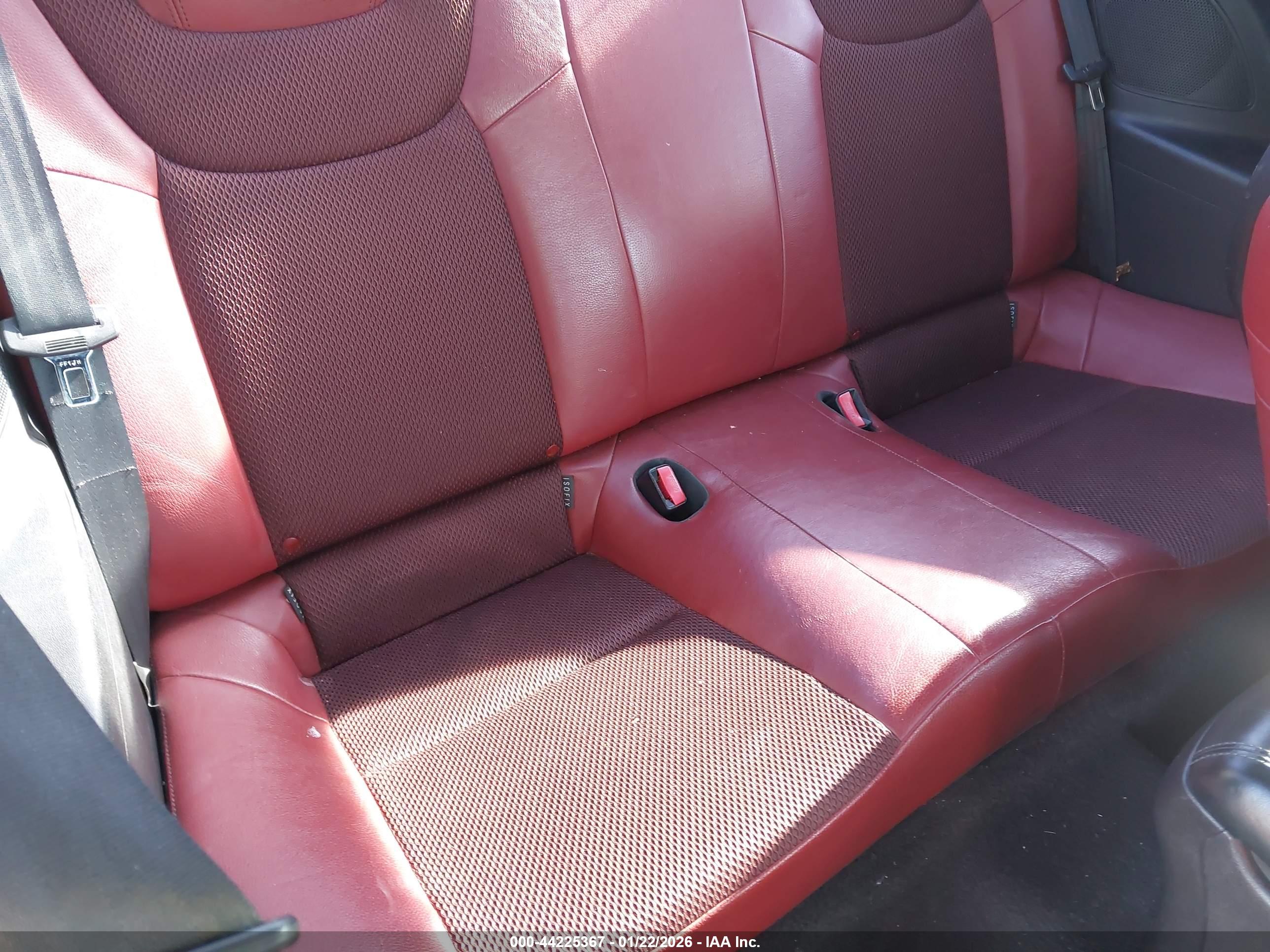 HYUNDAI GENESIS image 8